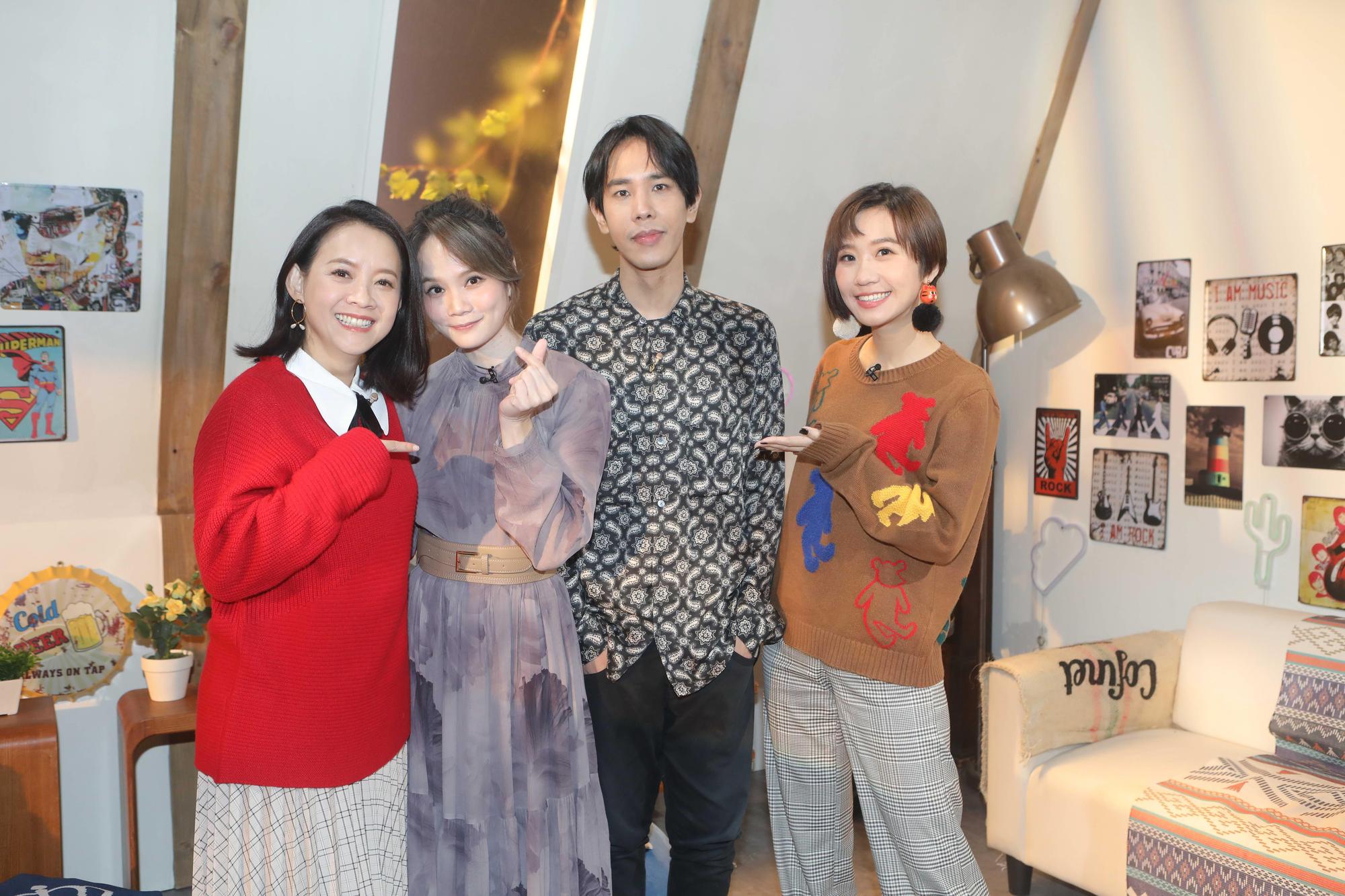 曾寶儀、慢慢說樂團利得彙、沈志方及LuLu黃路梓茵在節目《姐妹們的音樂萬萬歲》分享情侶吵架如何破冰。（公視提供）