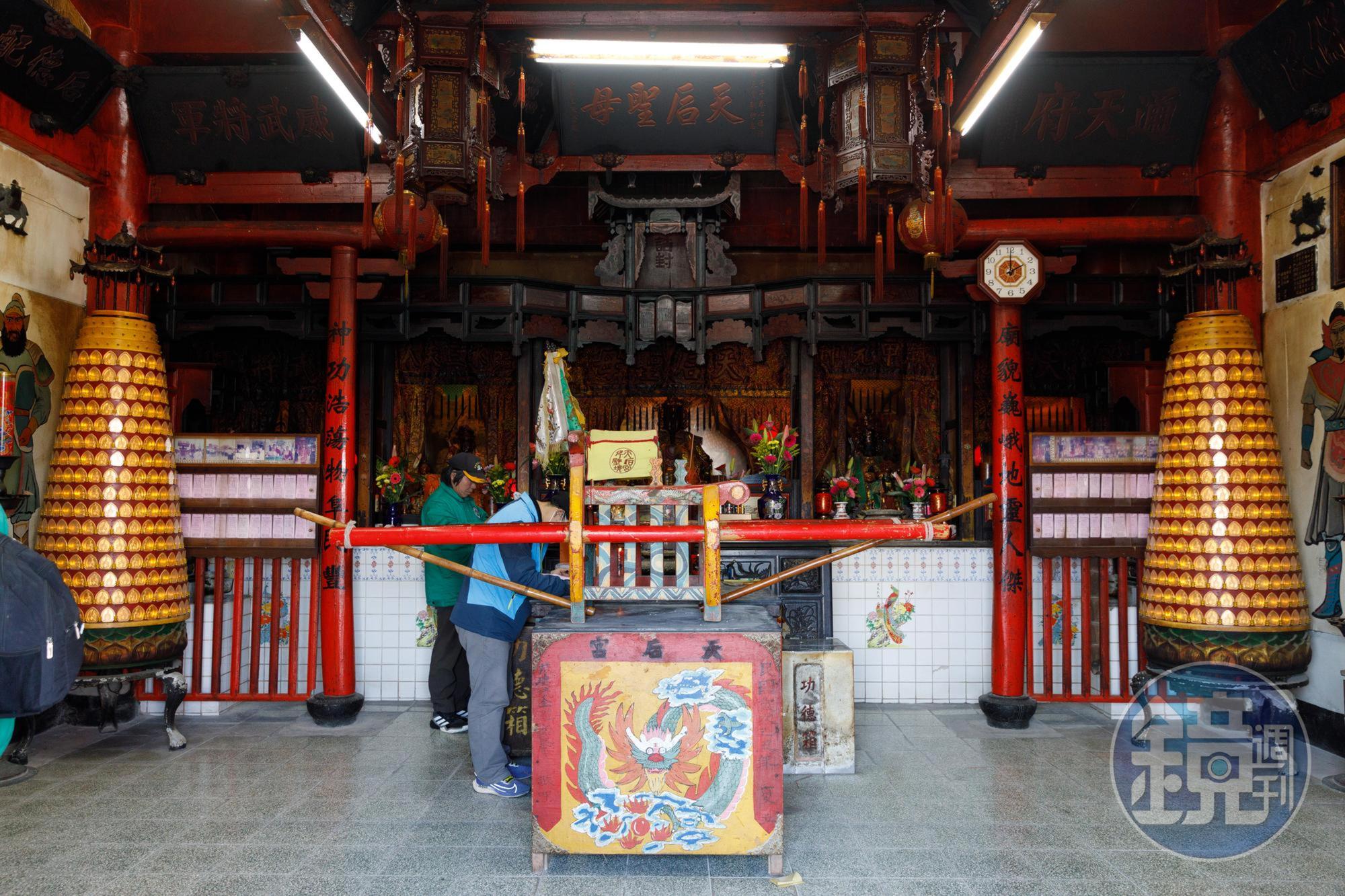 芹壁境天后宮主祀媽祖娘娘，也稱天后聖母。
