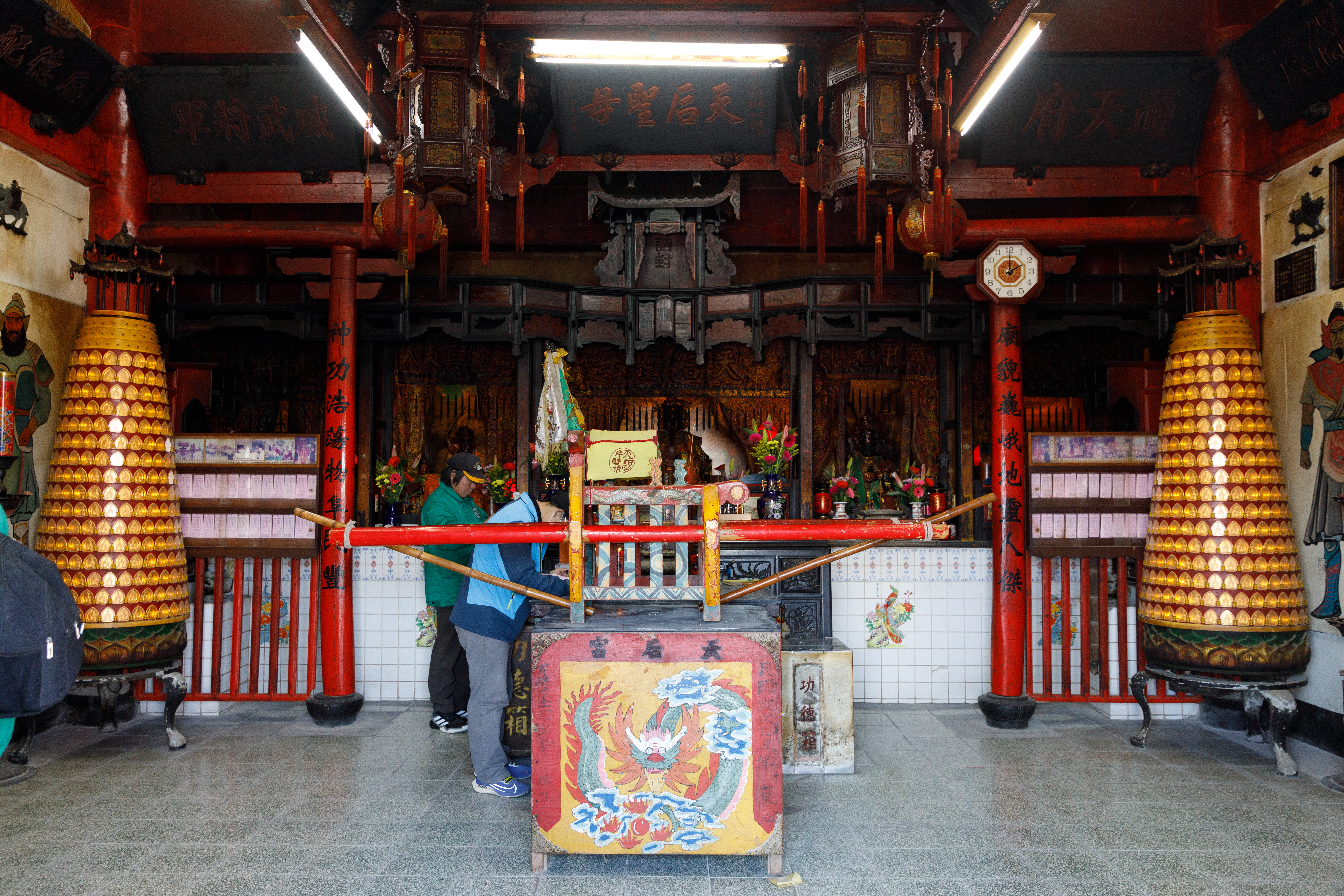 芹壁境天后宮主祀媽祖娘娘，也稱天后聖母。