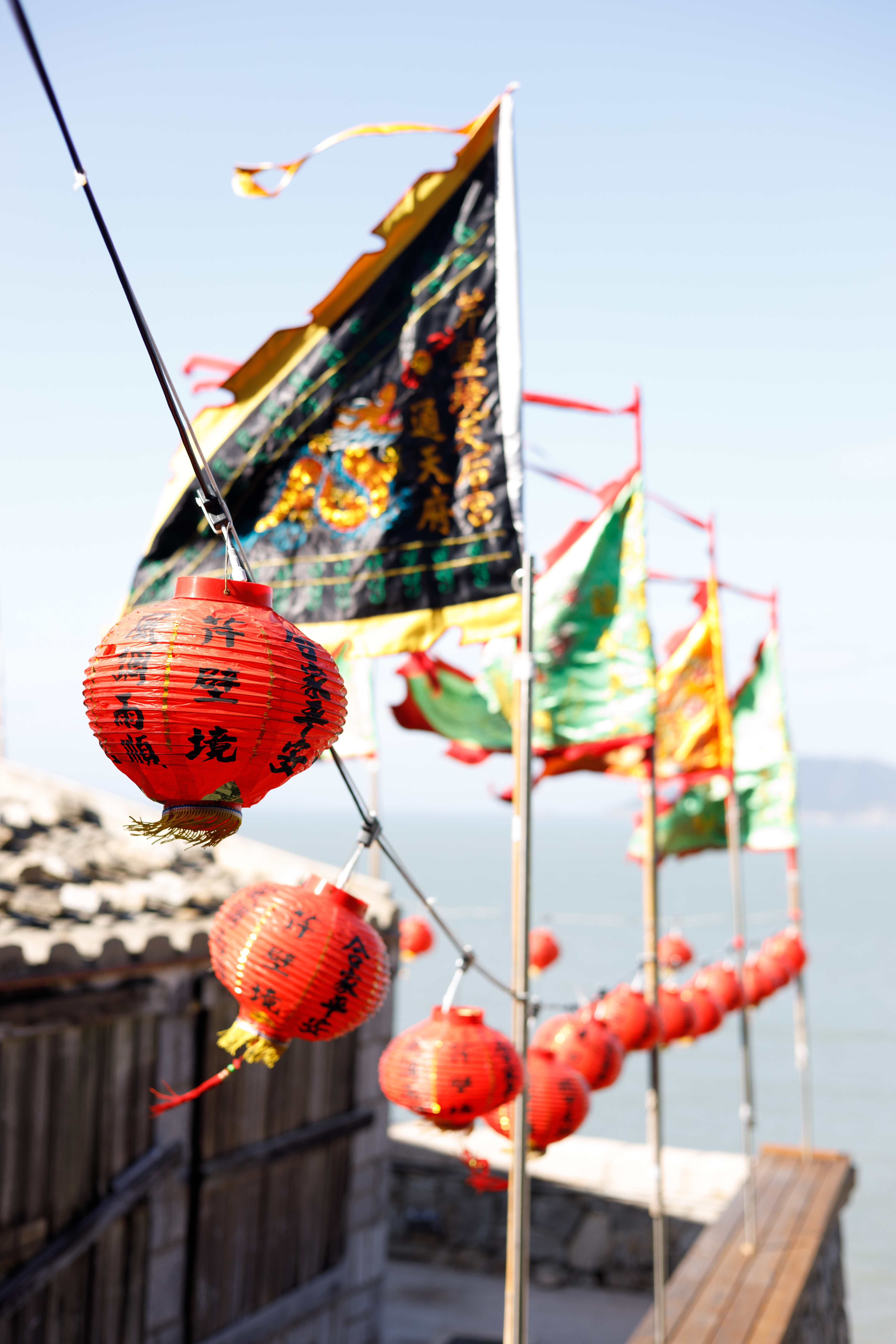 元宵節時期紅燈籠高掛在馬祖各鄉各村中，很有節慶氛圍。