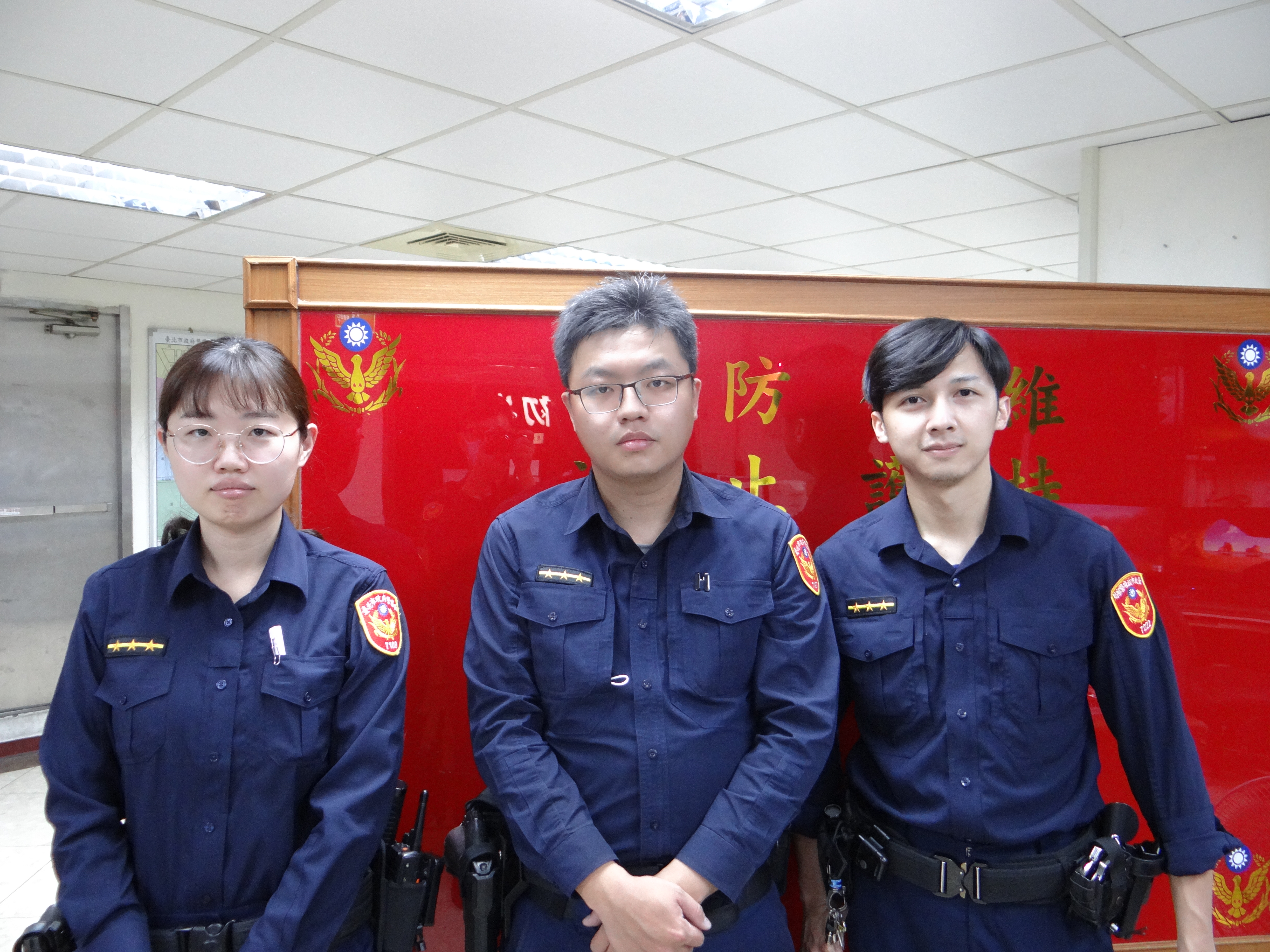 警方查到劉姓男子是通緝犯將他送辦。（翻攝畫面）