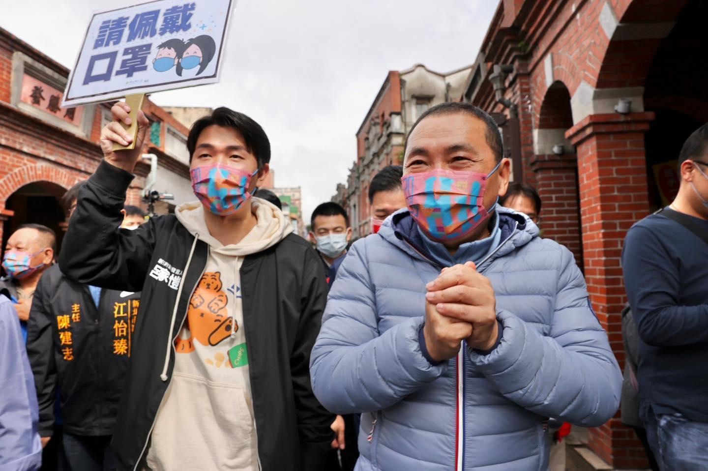 前新北市政府副發言人呂家愷(左)聲援蔣萬安,批評蘇貞昌反質詢的行為,無疑是傷害民主。(翻攝自呂家愷臉書)