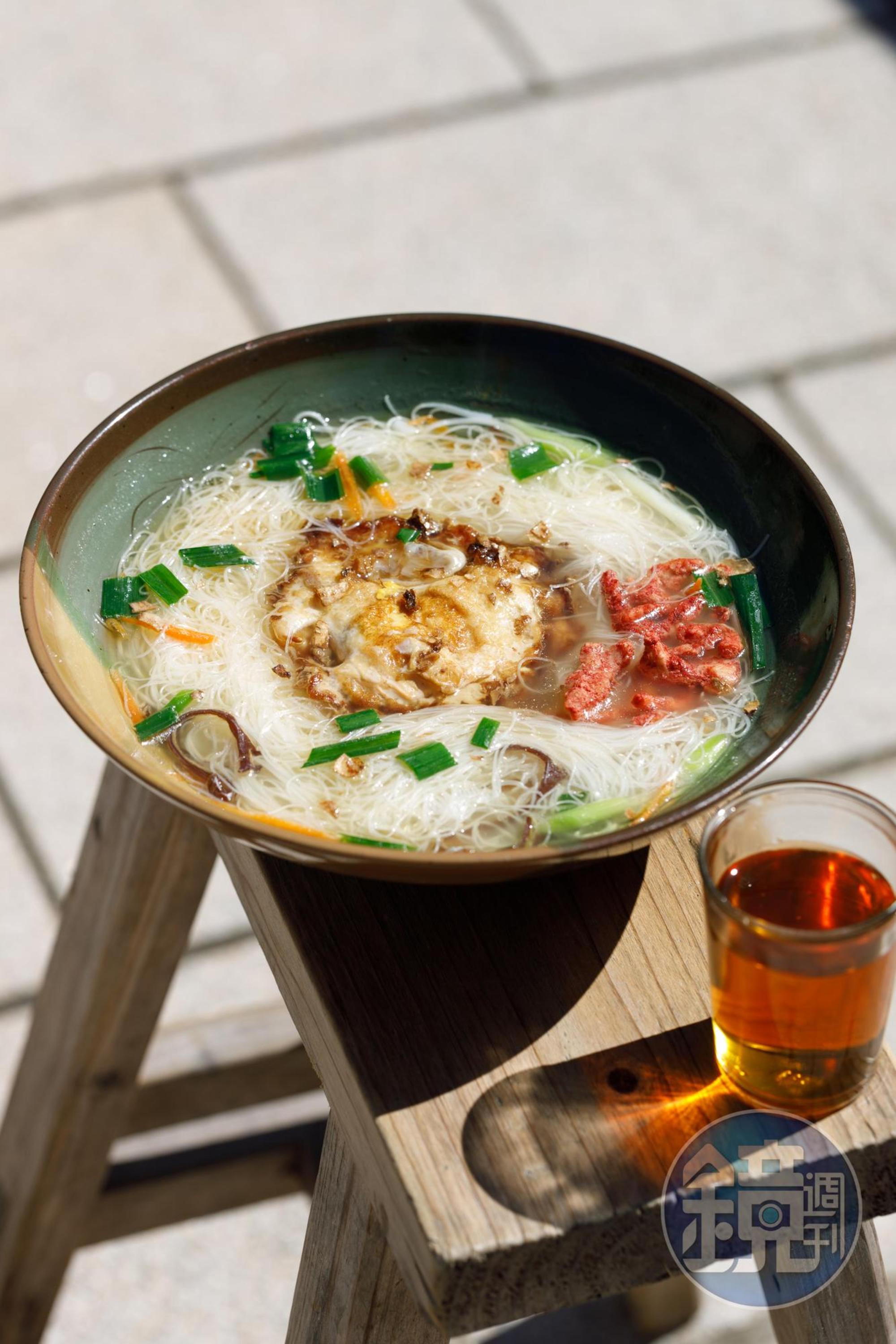 酒香四溢的「老酒麵線」是我朝思暮想的滋味。(120元/碗)