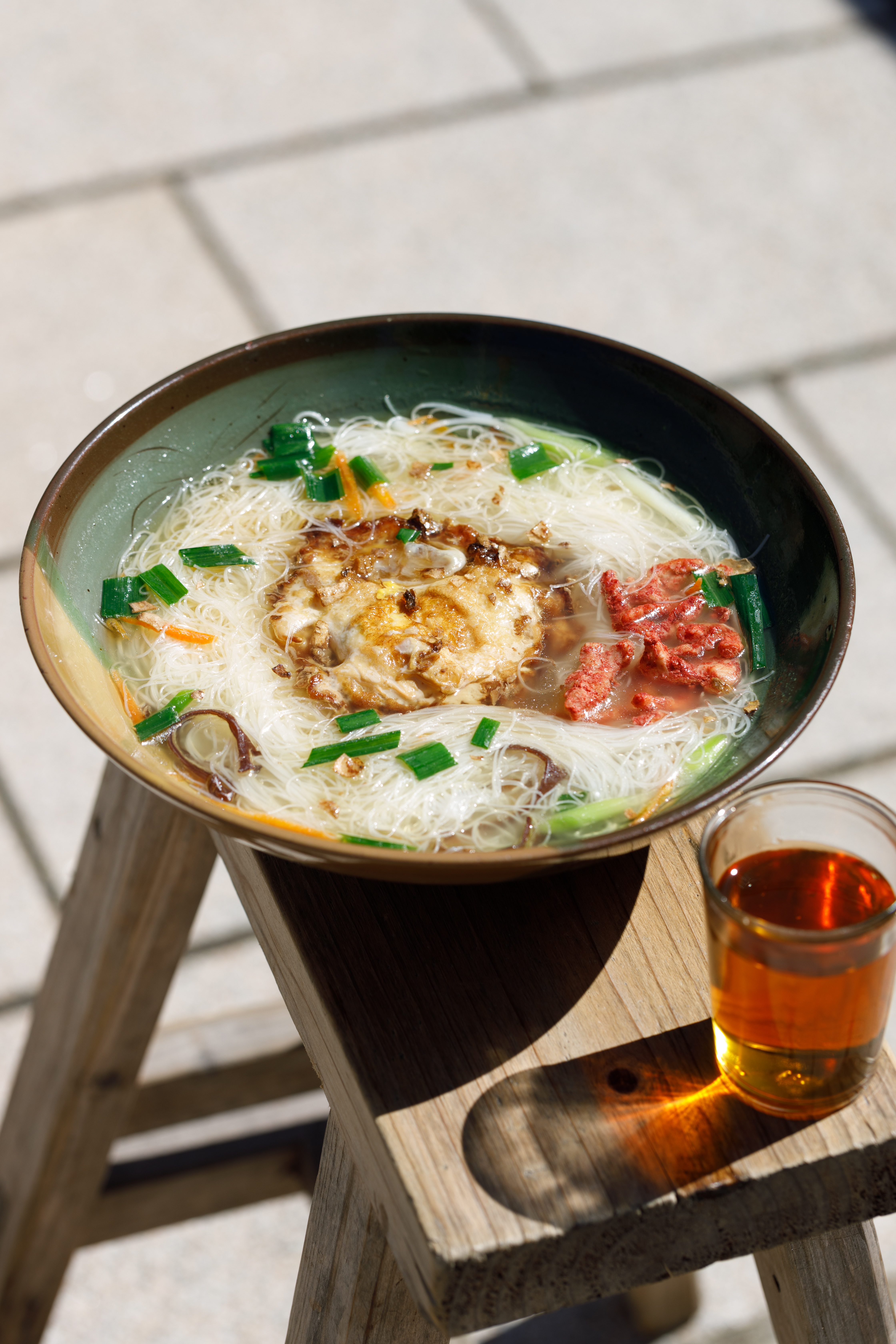 酒香四溢的「老酒麵線」是我朝思暮想的滋味。（120元／碗）