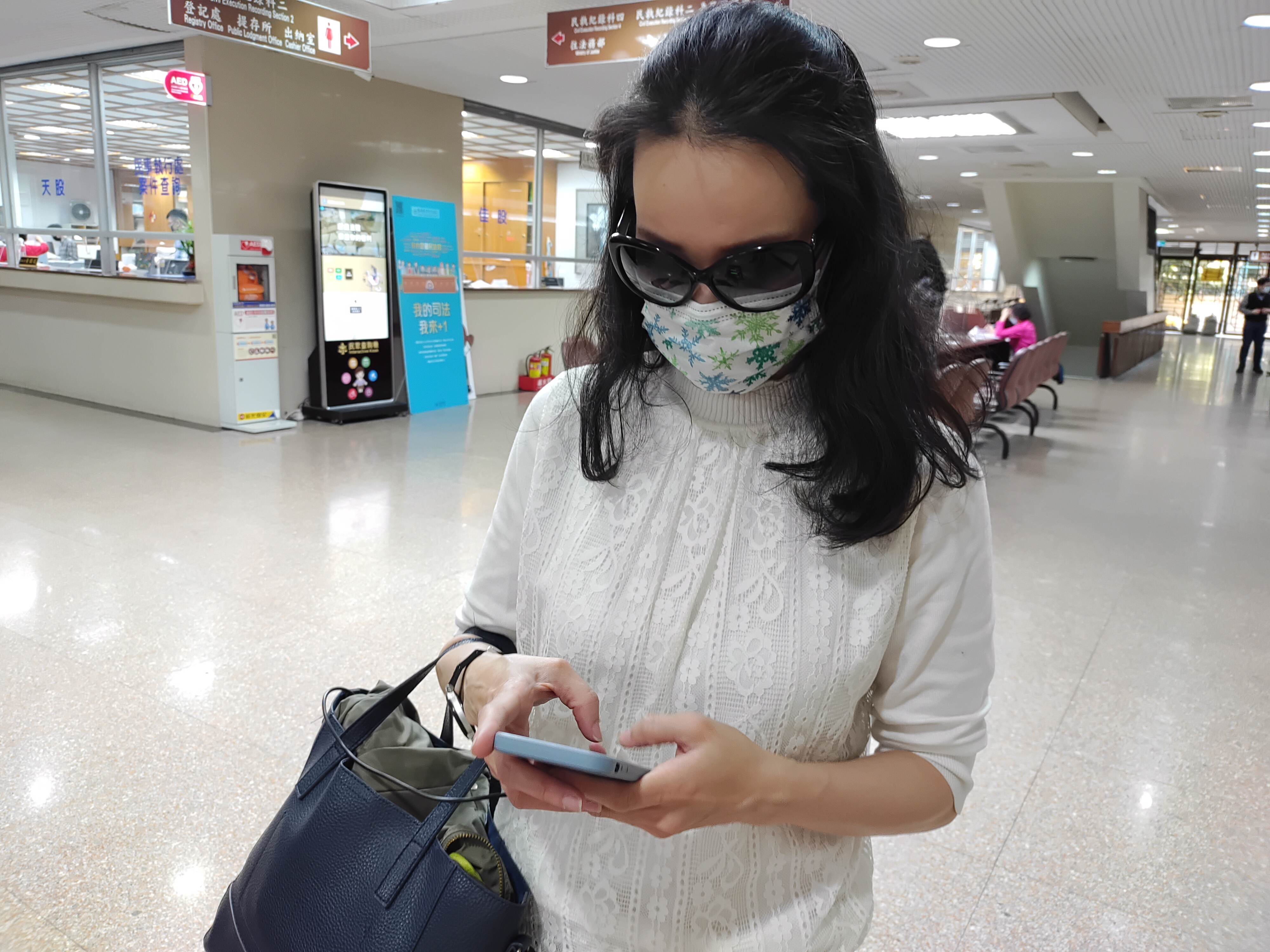 女童寫信給總統案，媽媽原本遭判失去監護權，憲法法庭今裁定女兒可暫留她身邊。