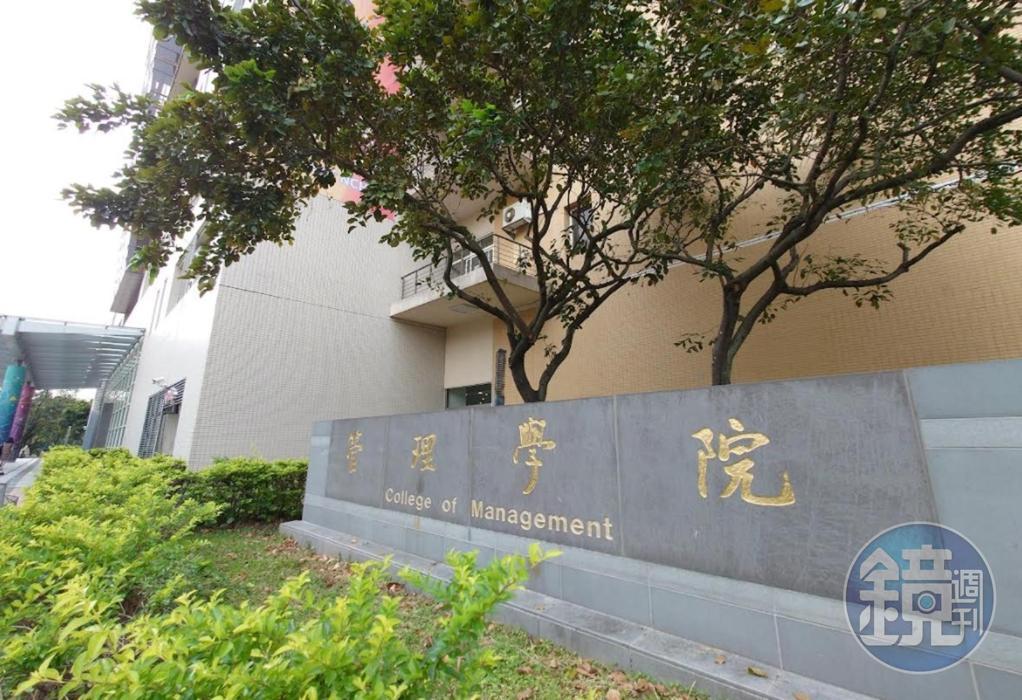 興大管理學院院長謝焸君是校長指派、全力護航而坐穩院長位置,因此他無法拒絕校長薛富盛要求他背負1200萬的無理要求。