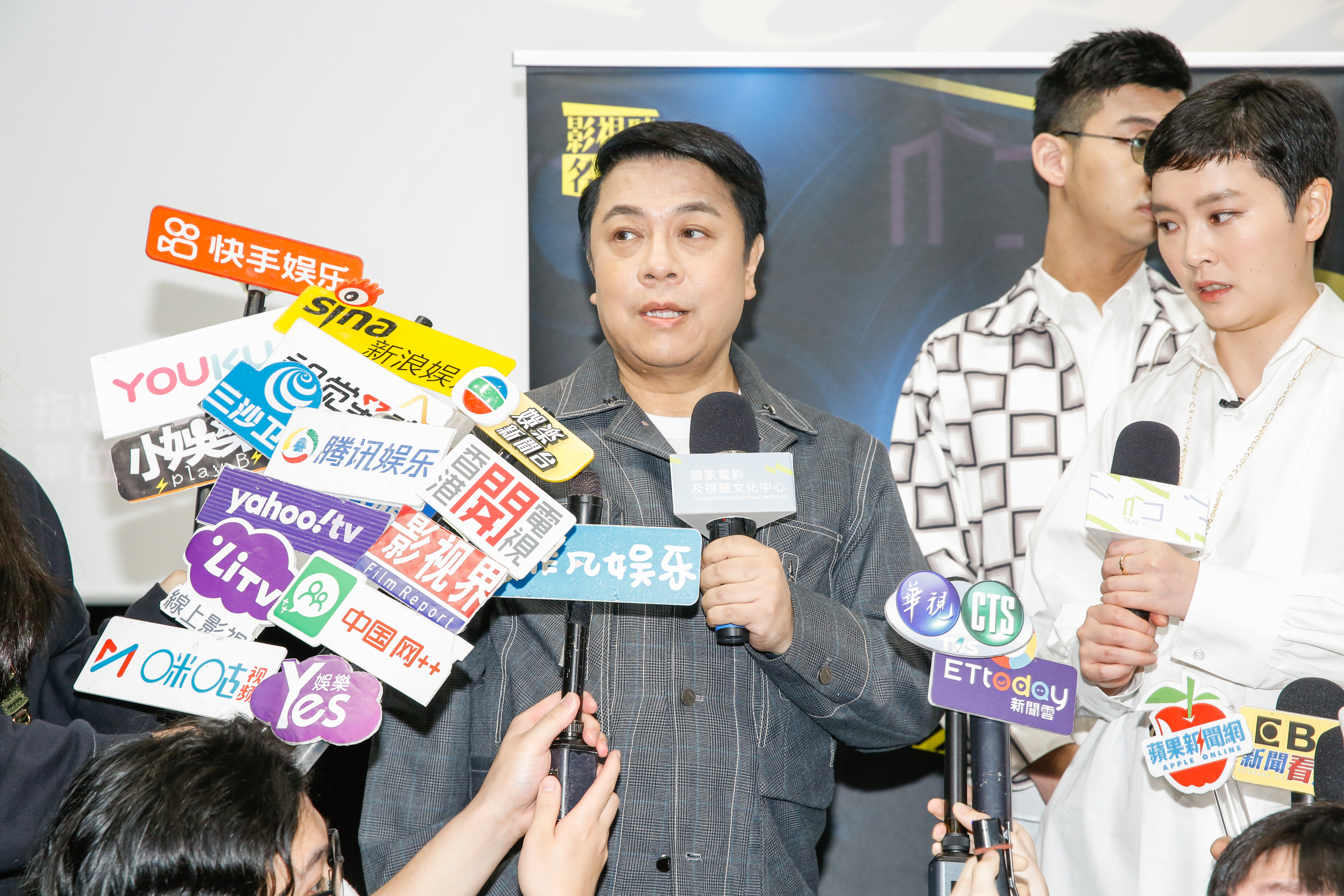 蔡康永對於當初邀請顧寶明演出《吃吃的愛》感到相當高興，但最後卻沒將他的演出剪進正片，也深表遺憾。