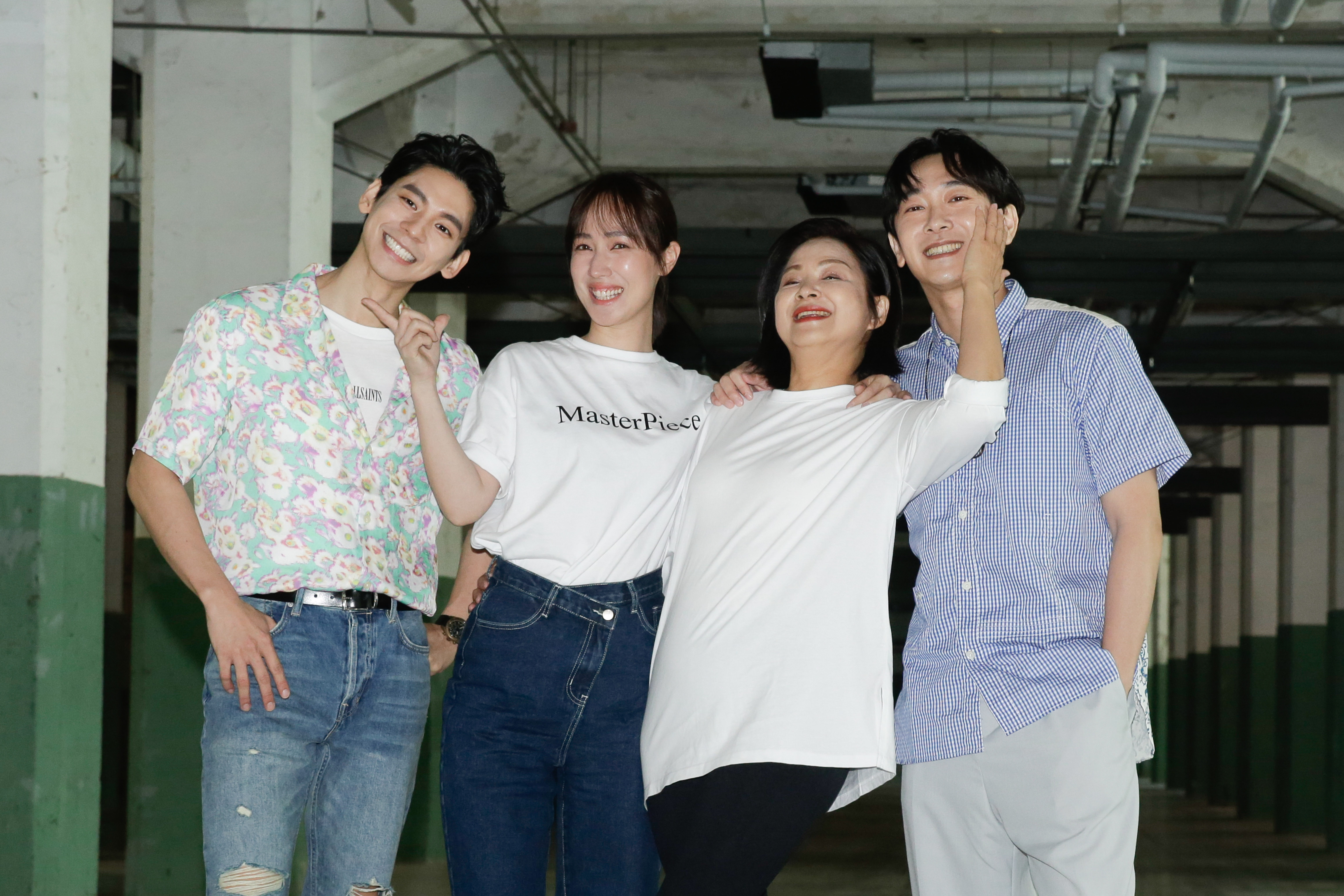 楊貴媚帶領施名帥、與林柏宏、黃瀞怡（小薰）一同出席快閃店活動。