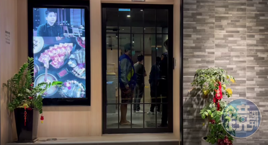 高雄市一家連鎖火鍋店於19日晚間發生槍擊案。(讀者提供)