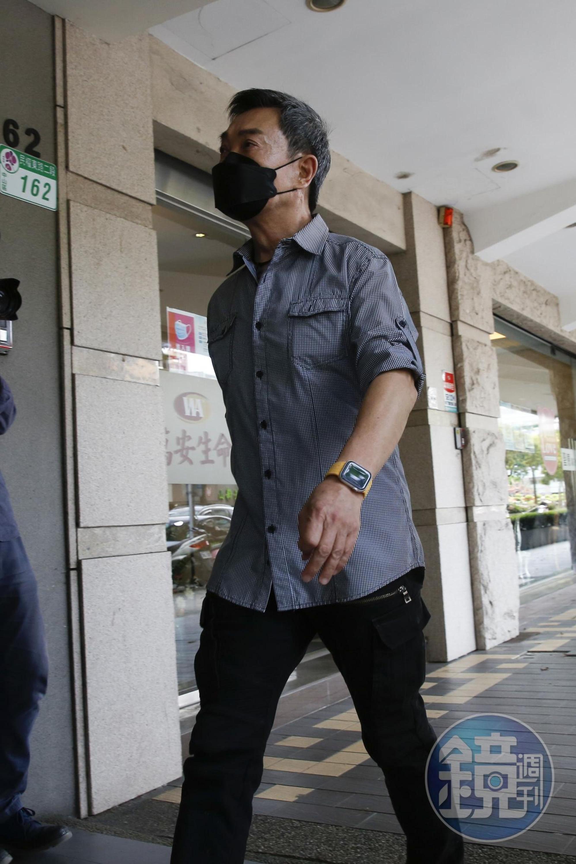 楊懷民到顧寶明靈堂致意。