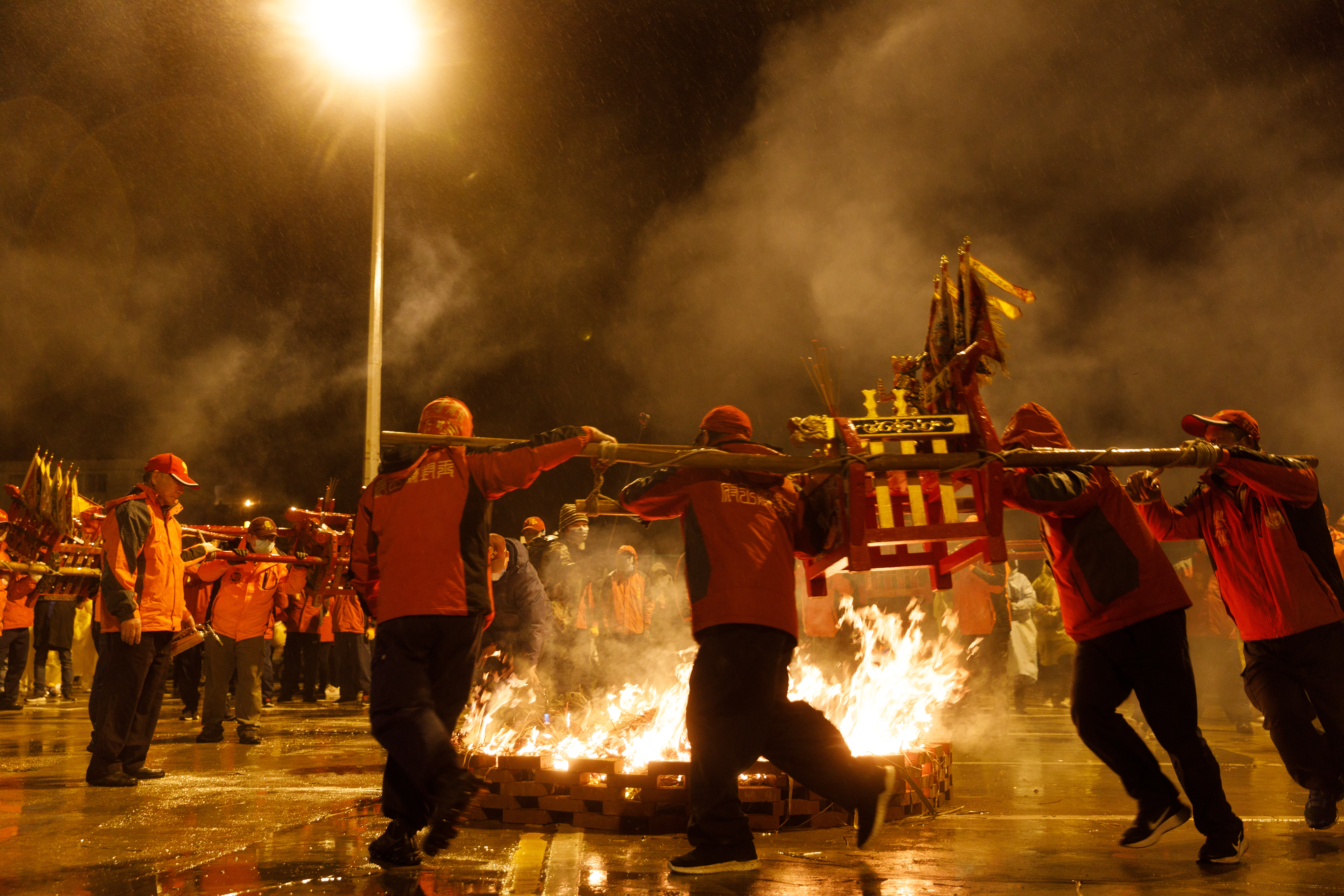 燒馬糧是北竿「坂里十三暝」必看的擺暝活動之一。