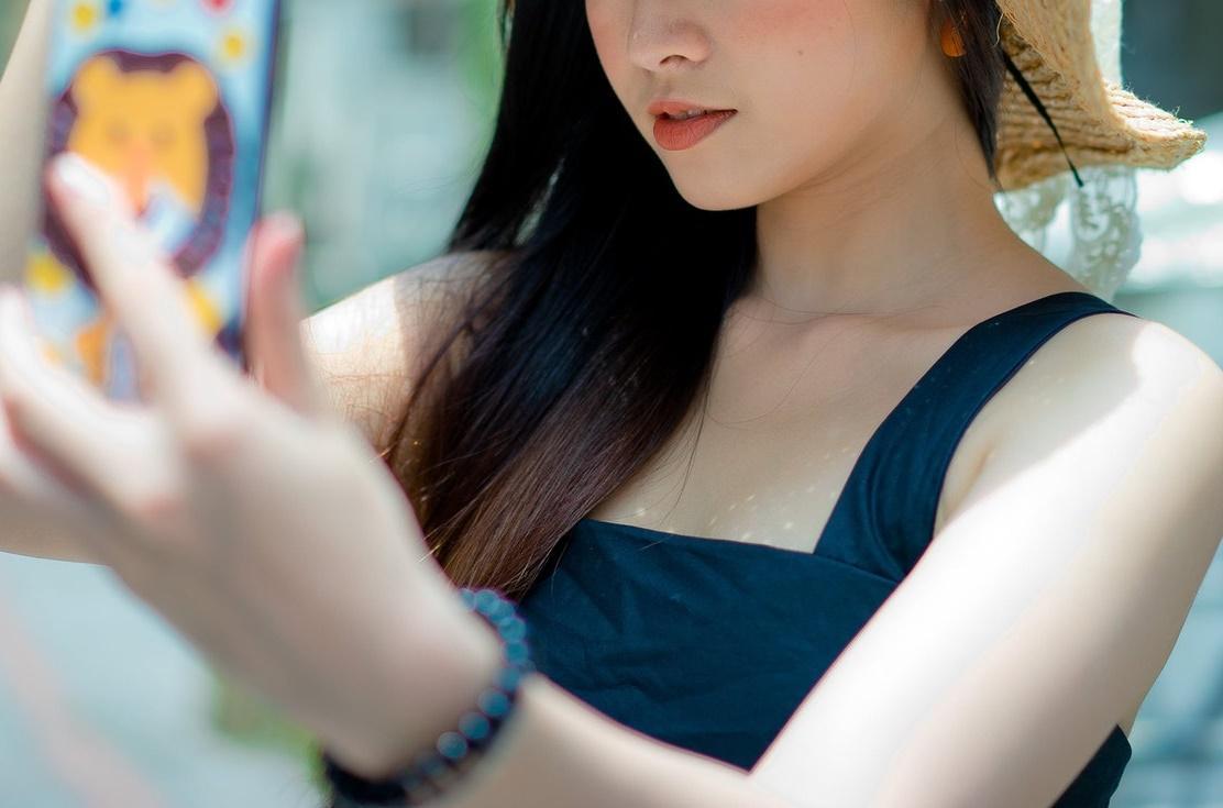 網友在「匿名公社」爆料當網美的姊姊生活習慣不佳。（示意圖，Pexels）