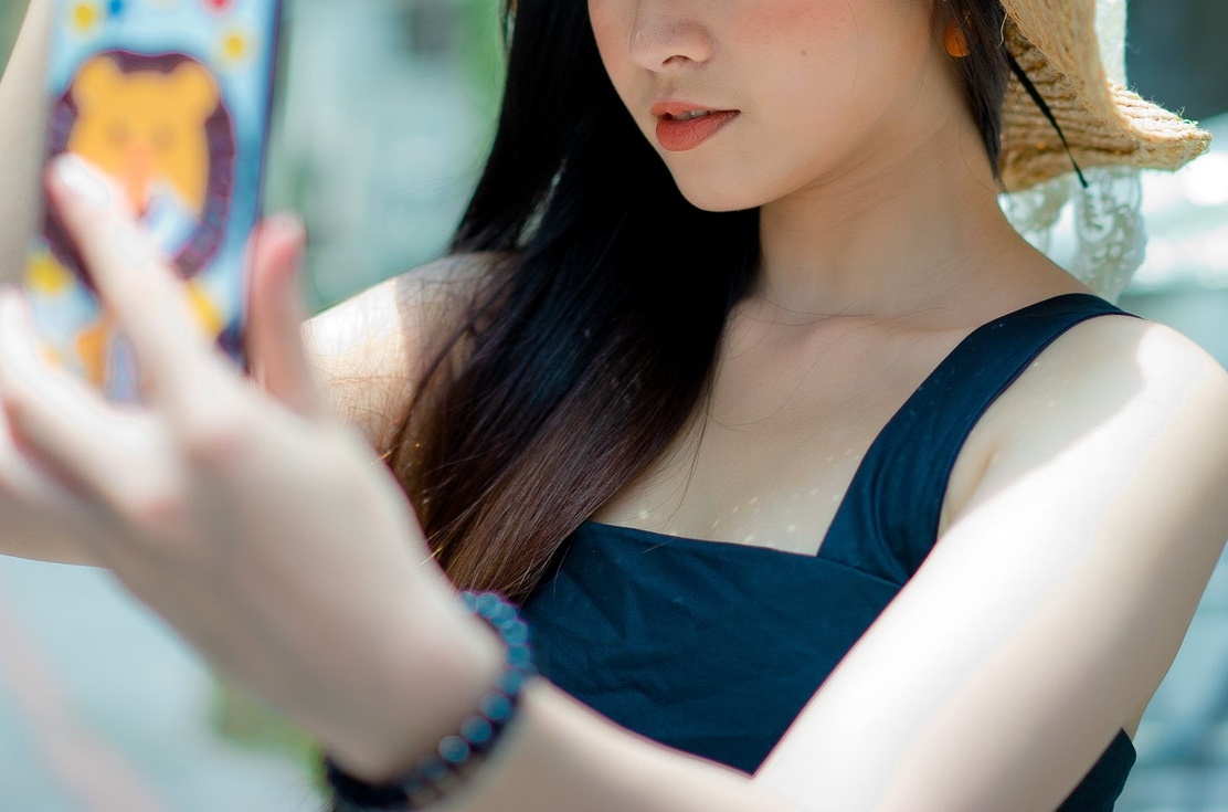 網友在「匿名公社」爆料當網美的姊姊生活習慣不佳。（示意圖，Pexels）