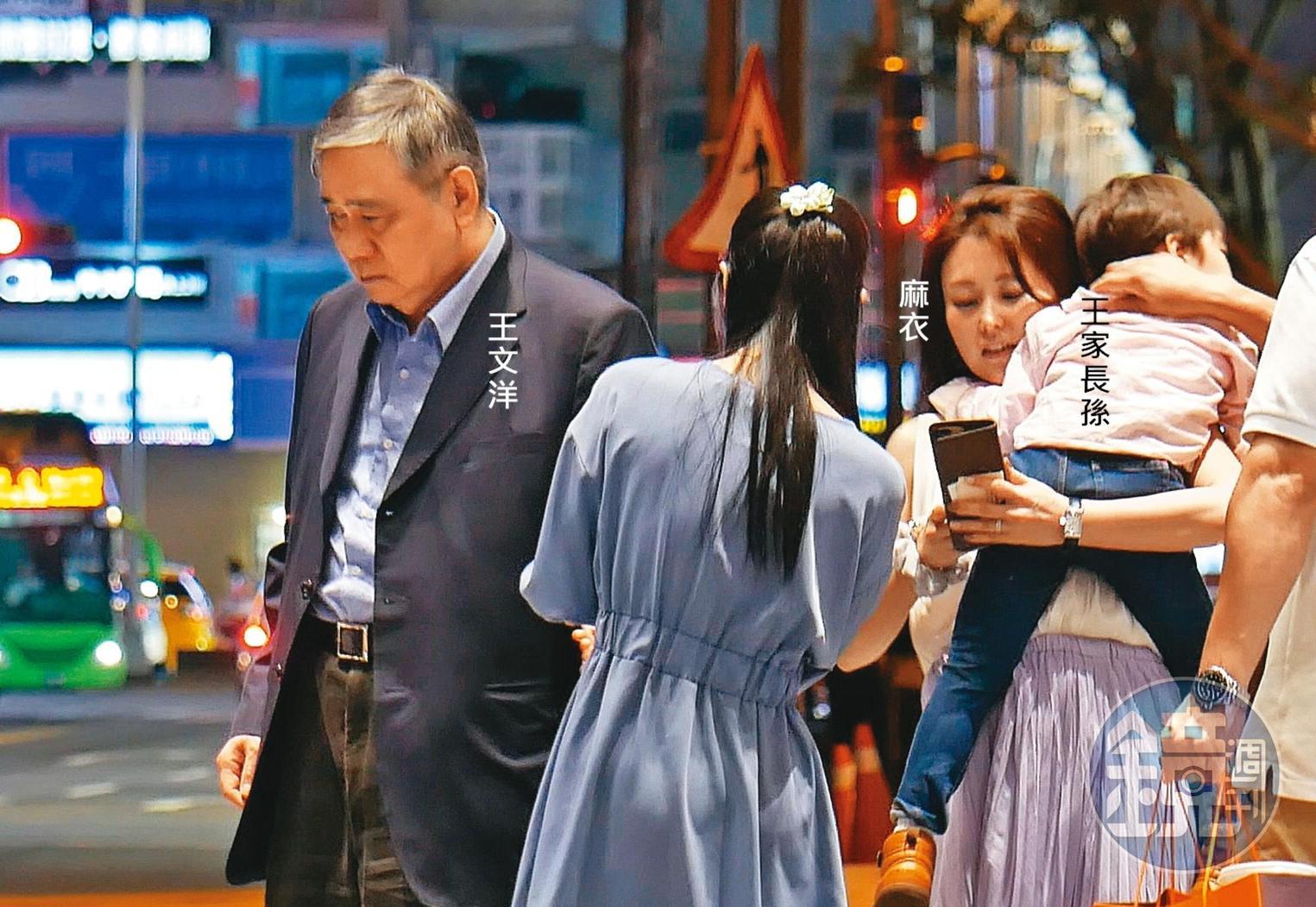 疫情後王文洋已2年多未與長媳佐藤麻衣及長孫見面。圖為2019年麻衣從日本帶兒子回台。