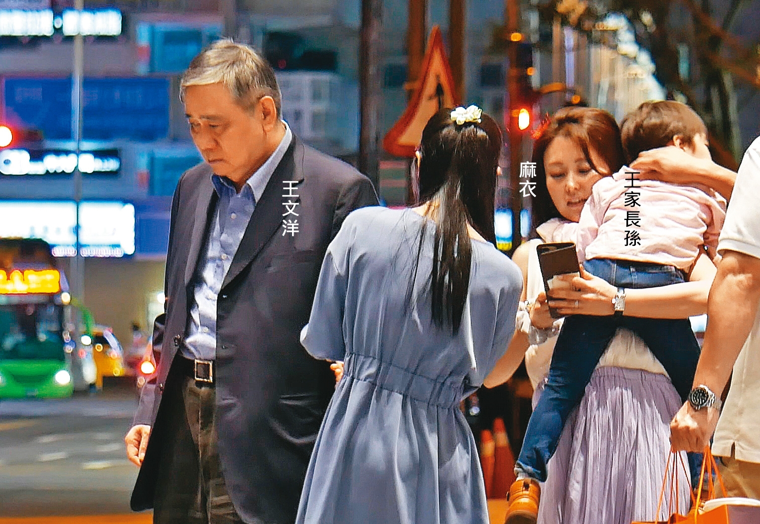 疫情後王文洋已2年多未與長媳佐藤麻衣及長孫見面。圖為2019年麻衣從日本帶兒子回台。