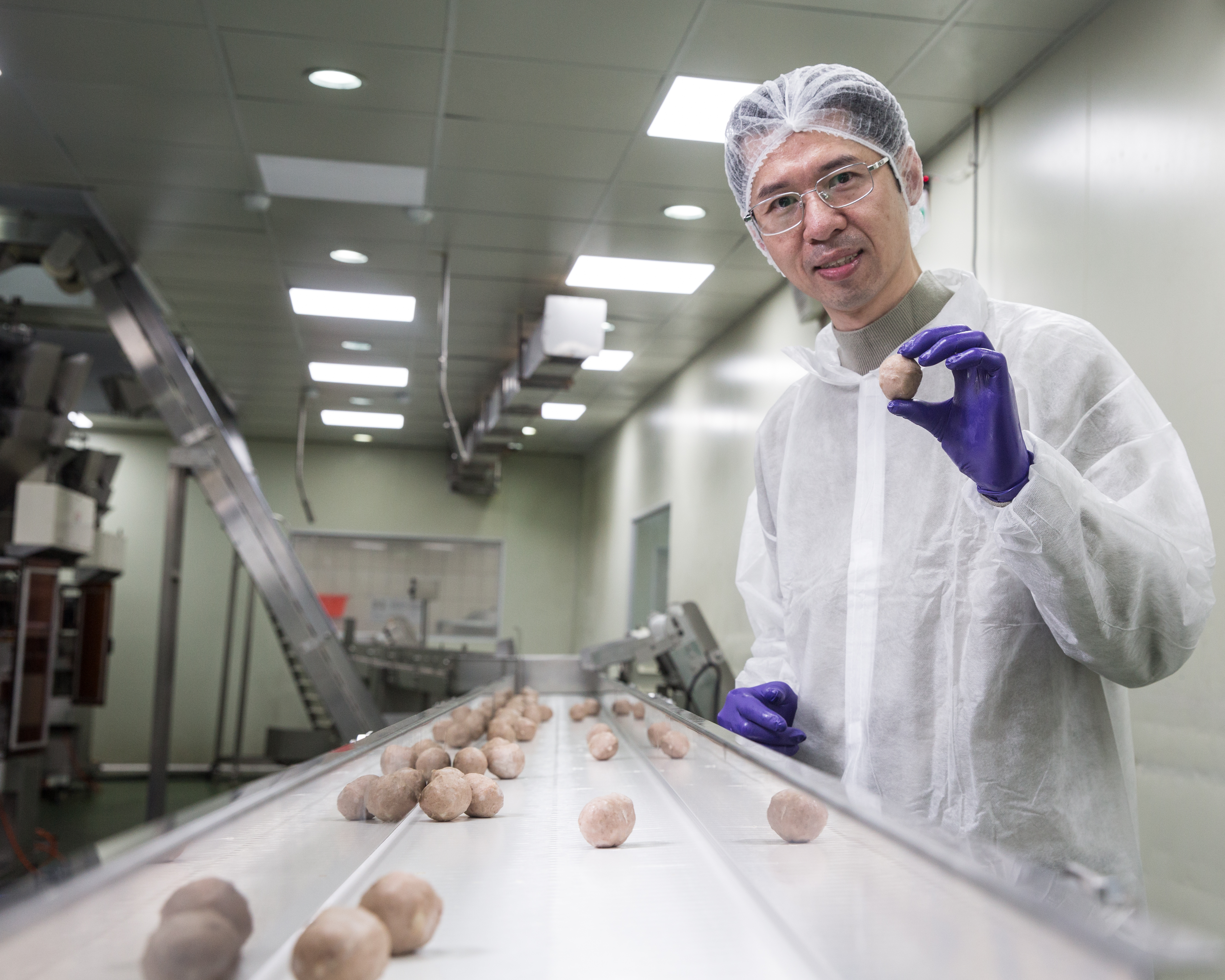 黃世凱是新竹海瑞摃丸第三代接班人，品牌的新口味大多由他發想、試做。