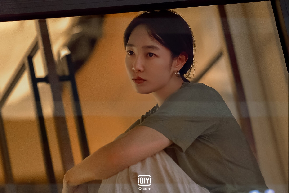 《我們的婚姻》白百何飾演重返職場的全職媽媽。（愛奇藝國際站提供）