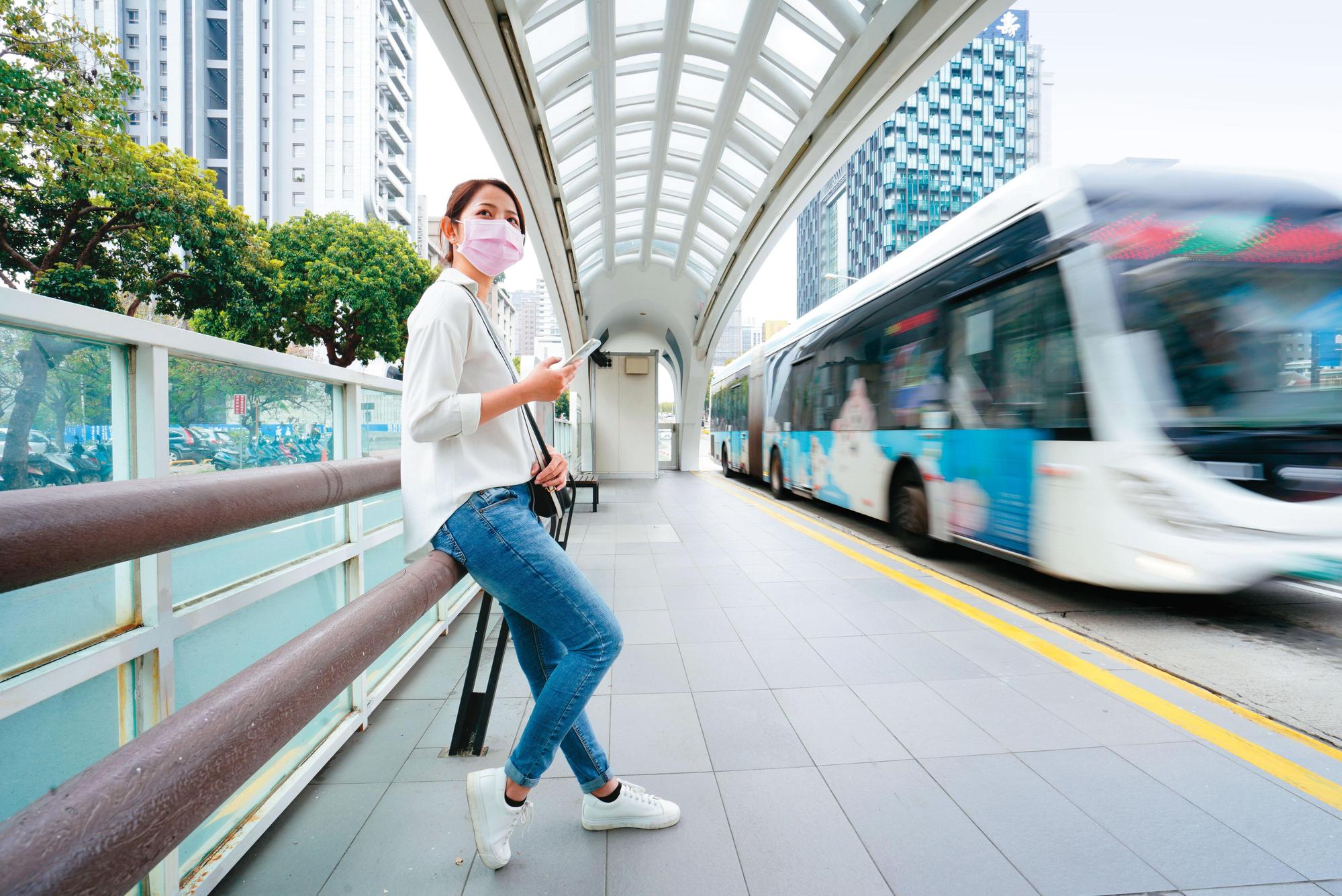 今年台中市政府推出幹線公車系統,將既有公車路線轉型,並加密班次及服務水準,全面提升搭乘體驗。