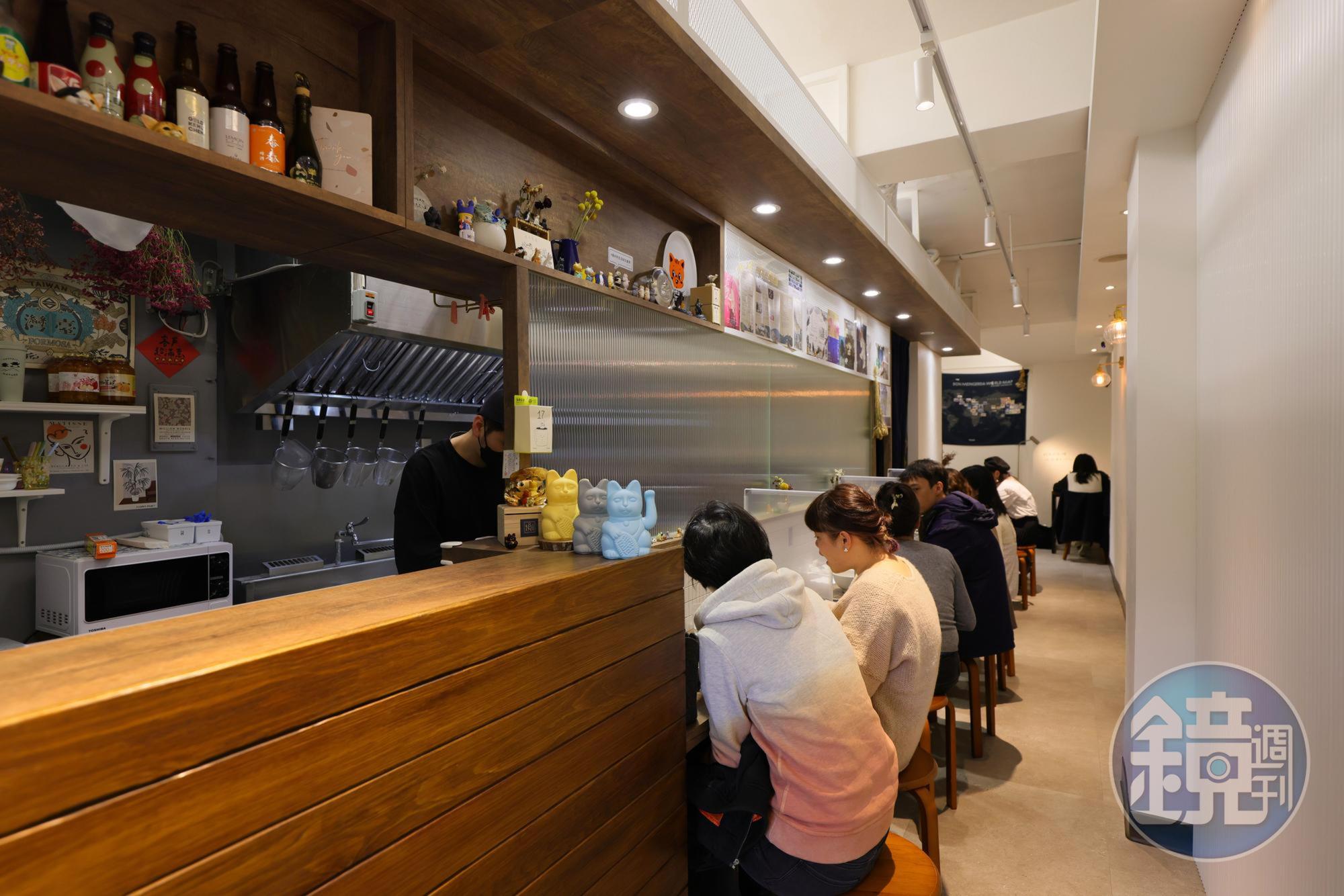 店內空間主要採吧台設計,是一個人來用餐也很舒心。