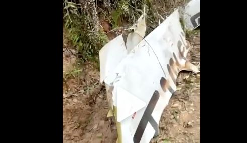 東方航空一架波音737客機搭載132人，稍早傳出在廣西梧州藤縣發生事故，失事畫面曝光。（翻攝自微博）