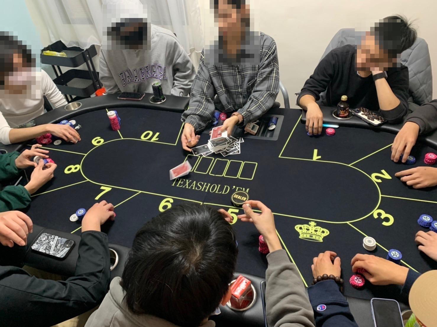 中和警方破獲德州撲克職業賭場，逮捕賭客、賭場負責人。（警方提供）