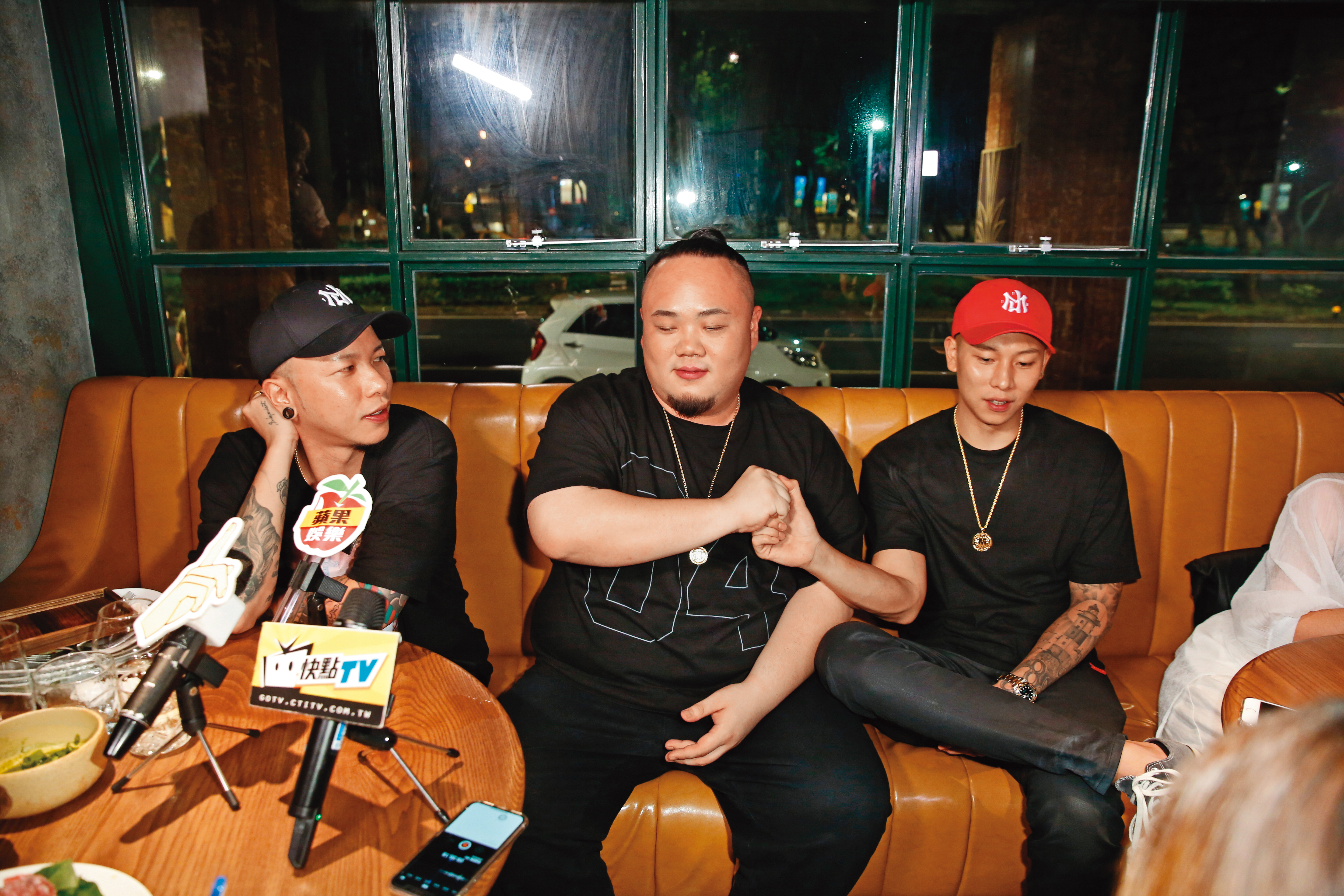 瘦子（右）是頑童MJ116中最後一個踏入婚姻的，與團員小春（左起）、大淵雖有時間差，但旁人都很看好。