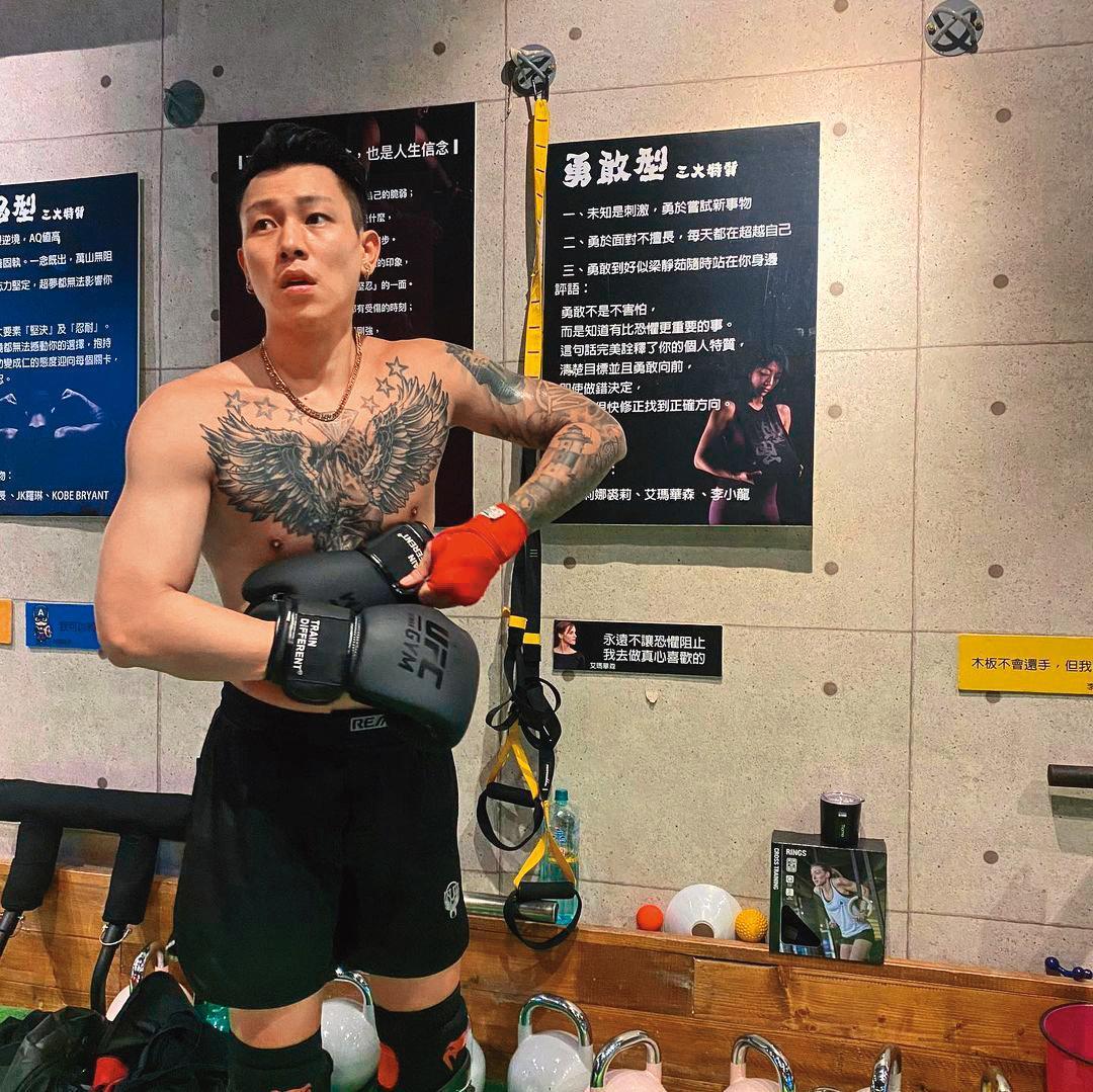 不只長相,瘦子的刺青與身材也是外界關注焦點。(翻攝自瘦子 IG)