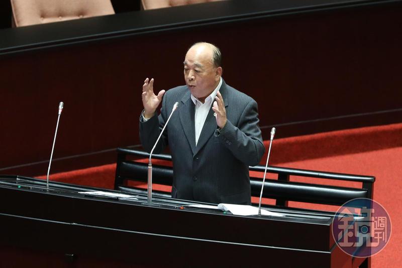 國民黨立委吳斯懷呼籲蘇貞昌與蔡英文盡速規畫政軍兵推。