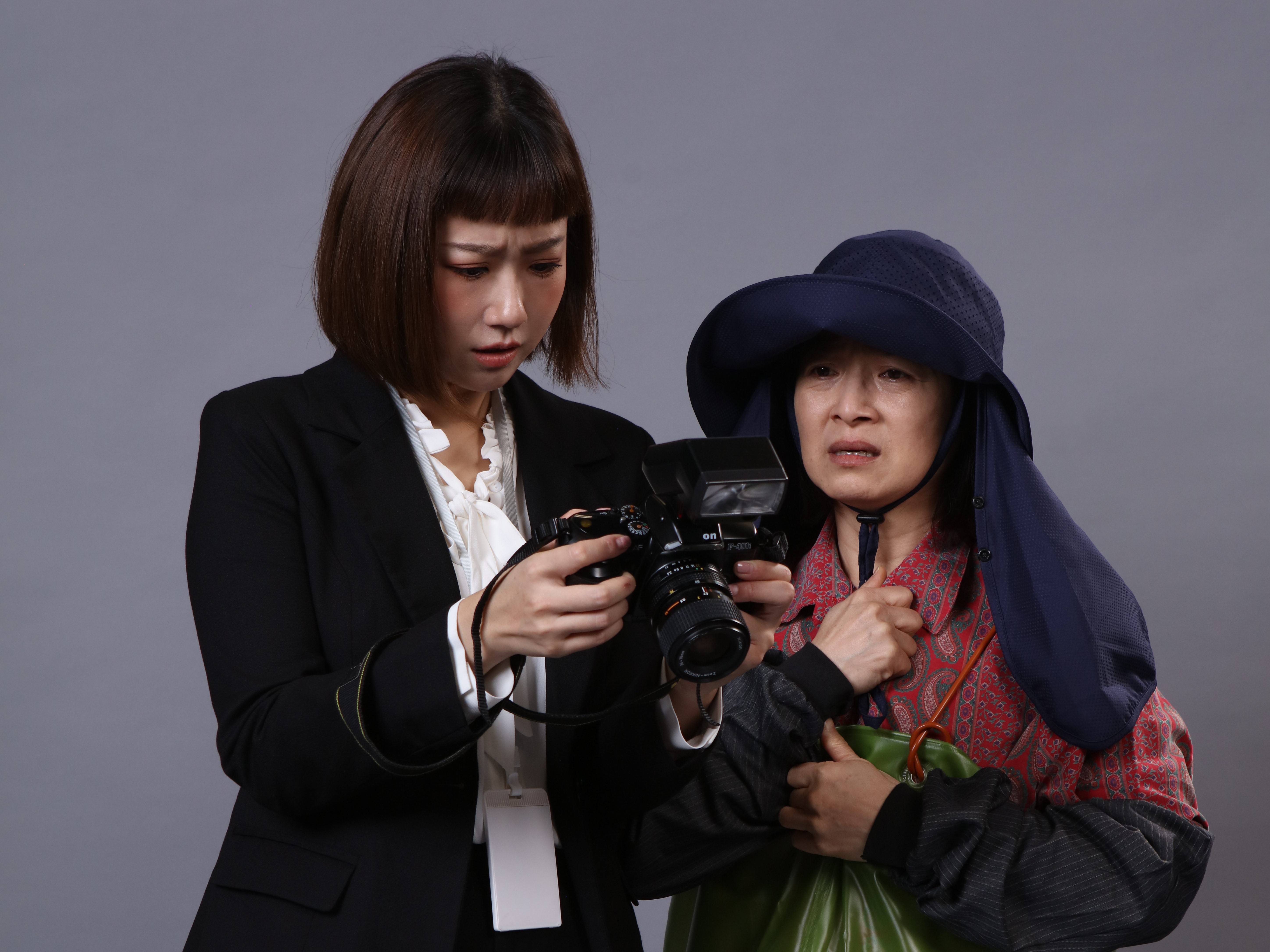 方志友飾演報社記者試圖想從謝瓊煖身上挖出真相。（故事工廠提供）