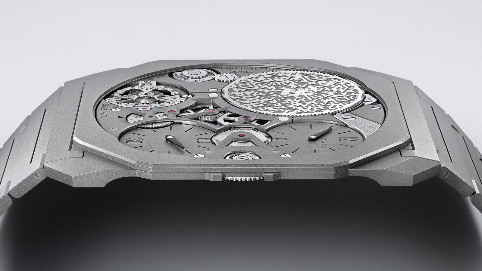 寶格麗延續其超薄傳奇，今年推出第八度打破世界超薄紀錄的Octo Finissimo Ultra錶款，整體厚度比一枚十元硬幣還要薄。