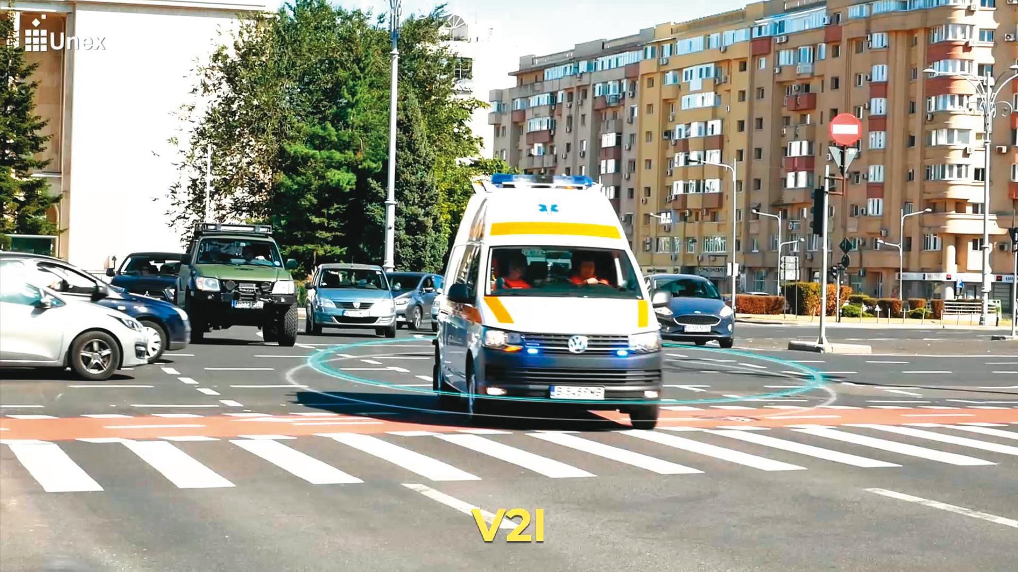 被賦予車聯網功能的汽車，能與路口交通號誌連接，規劃出最佳行車路徑，讓救護車能快速直達醫院。（翻攝亞勳科技官網）