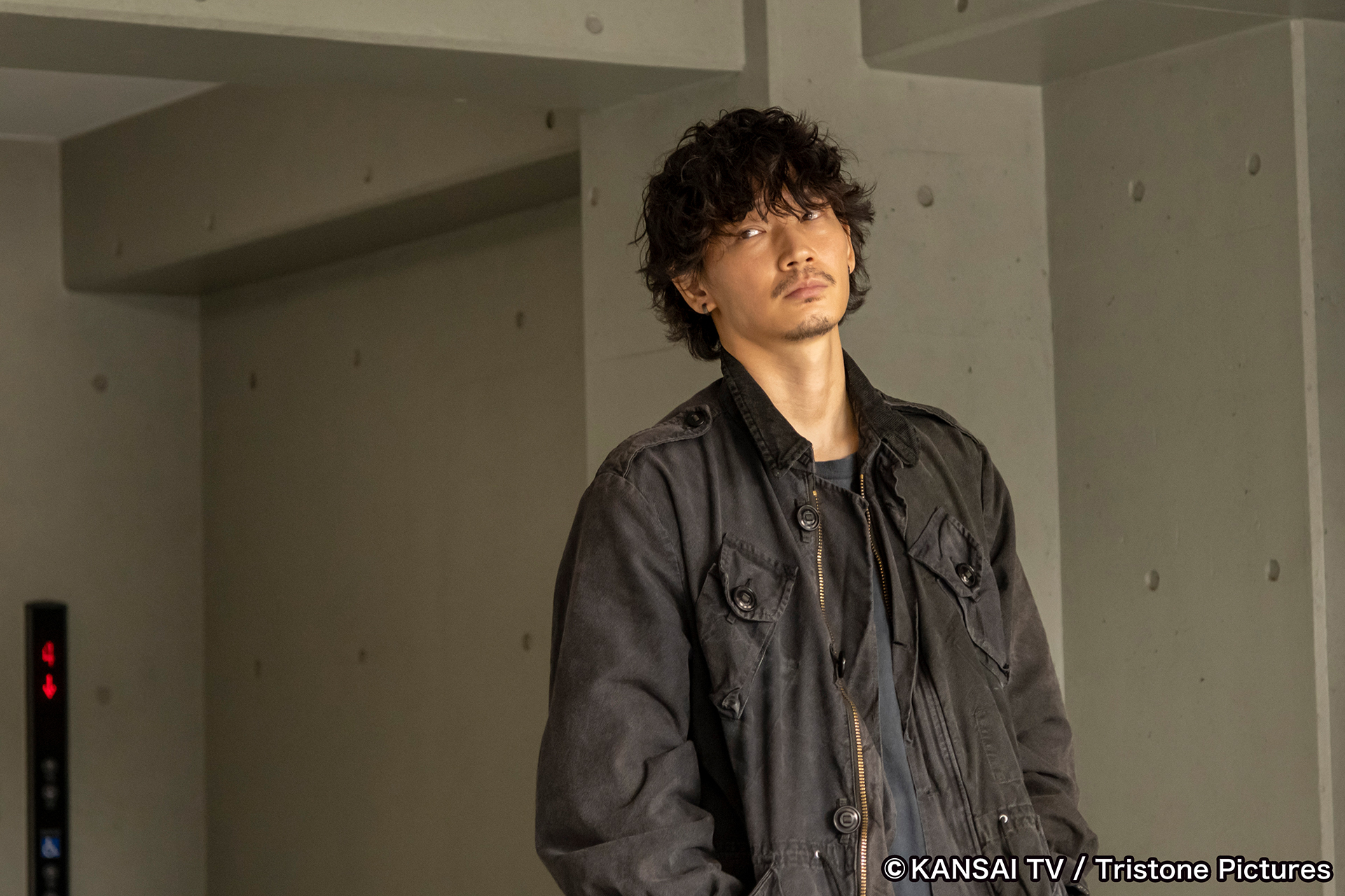 綾野剛去年底主演的日劇《AVALANCHE雪崩》播出後口碑佳，不少觀眾期望能拍成電影版。（friDay影音提供）