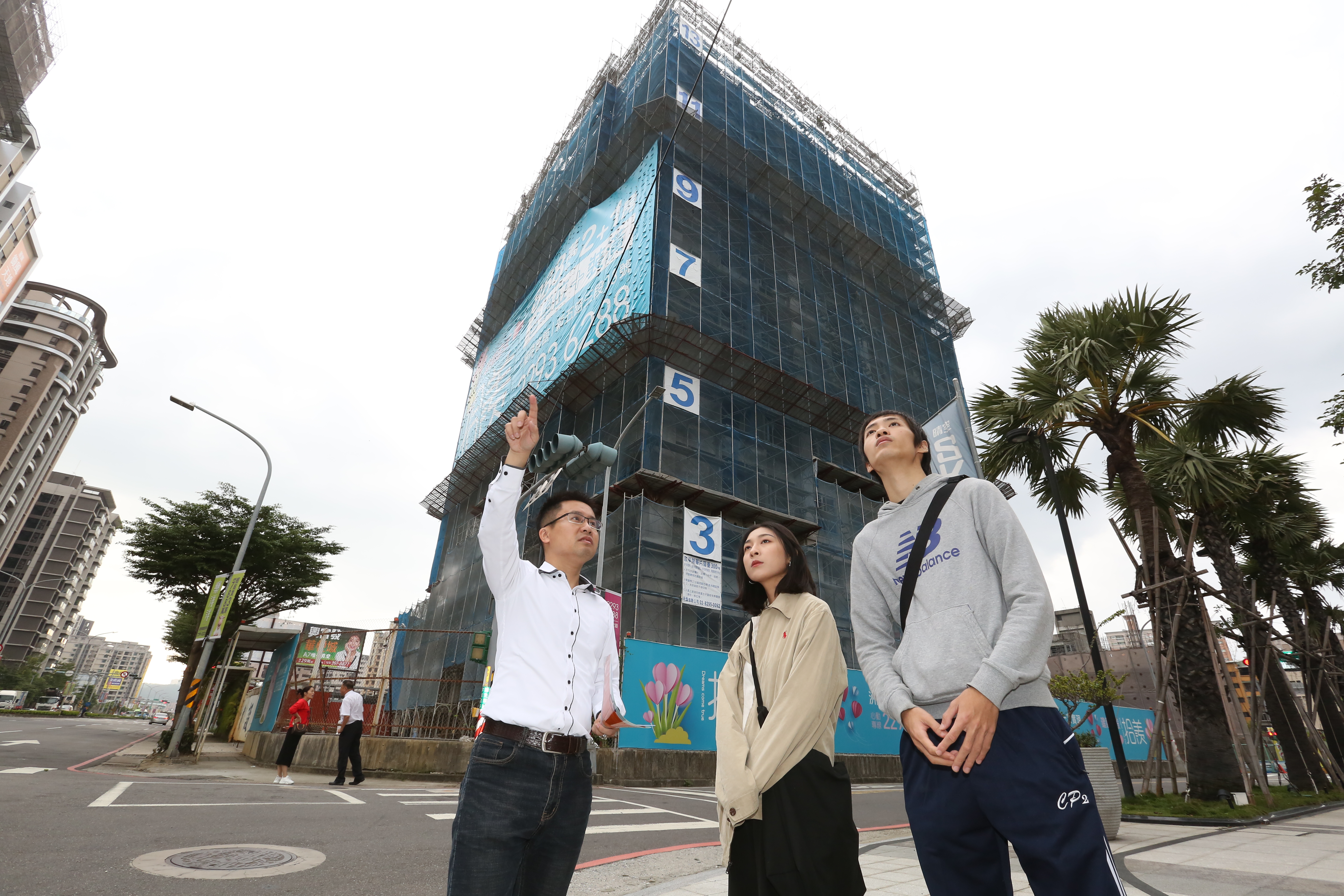 預售屋實價登錄資料統計，去年（2021）全台有7縣市行政區預售屋交易達2千件以上，示意圖。