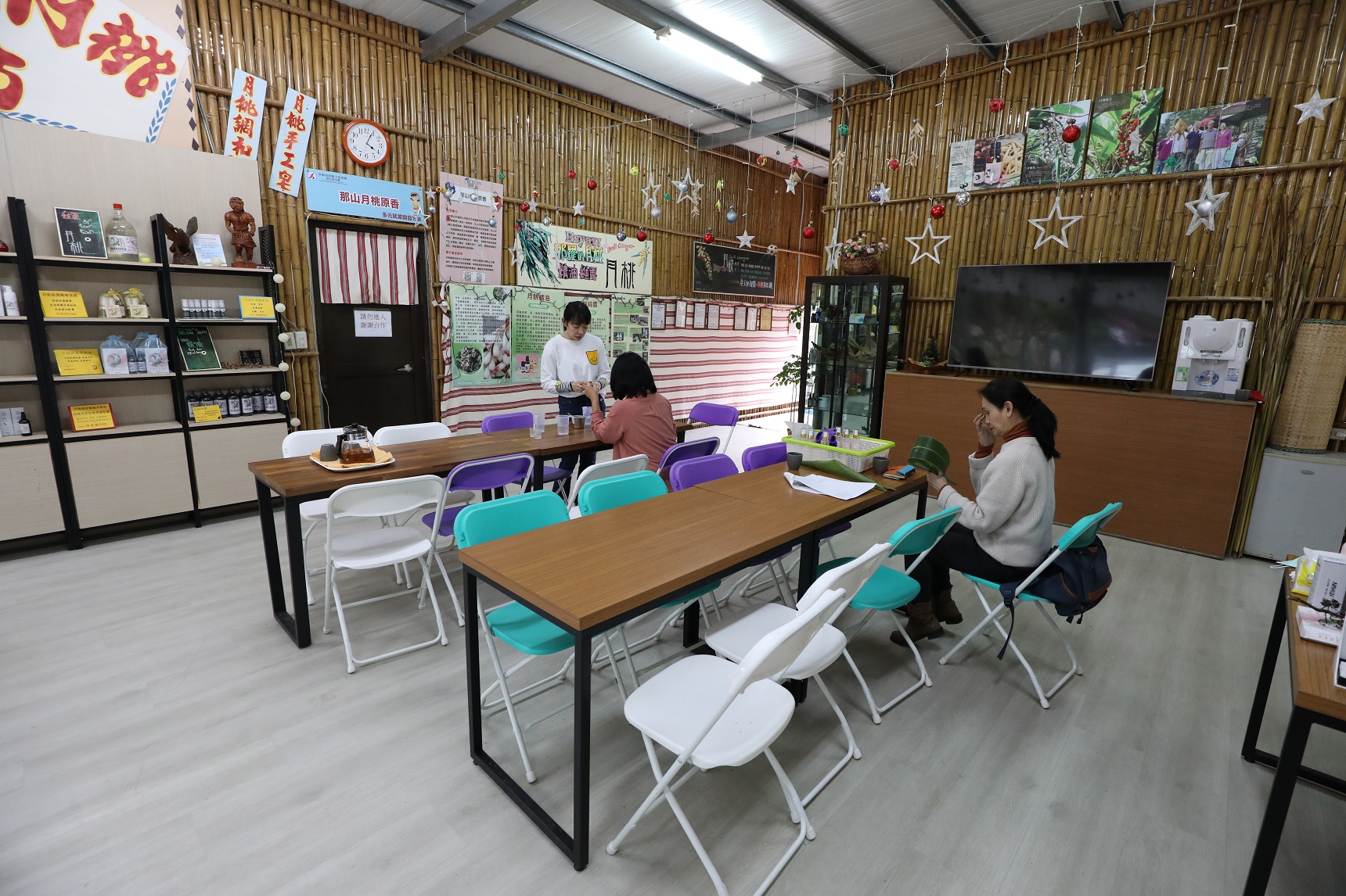 「那山月桃工坊」帶領遊客深入認識月桃多種用途及好處。
