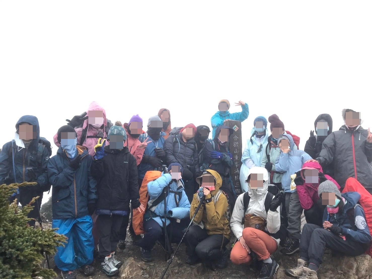 雲林縣潮厝華德福國小六年級師生到合歡山畢旅竟遇到強震，所幸所有人都平安。（翻攝自雲林縣潮厝華德福教育Chaocuo Waldorf Education臉書）