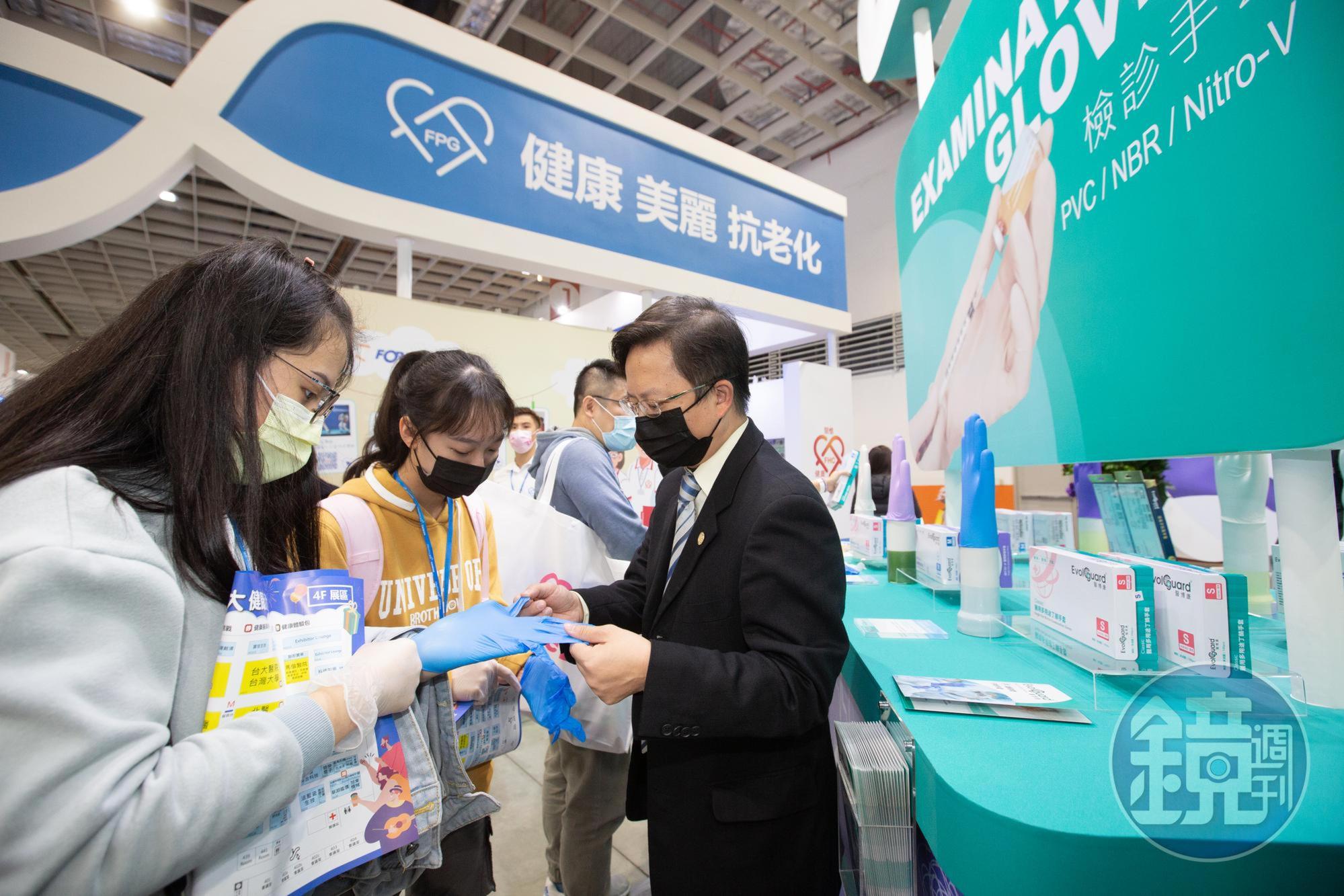 禾寶醫材是從替歐美日手套大廠代工起家，圖為去年攜自創品牌參加醫療生技展。