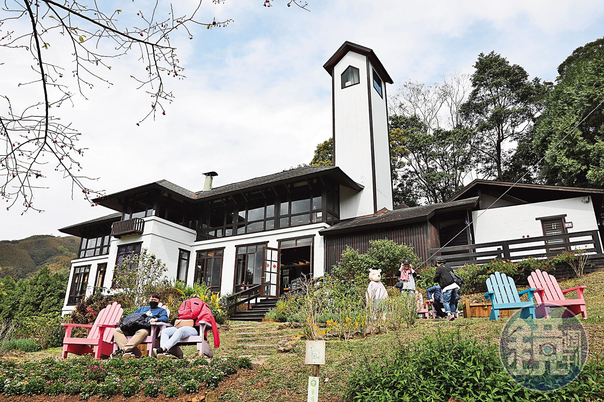 餐廳前的「梯分泥花園」，是享受溫暖春陽的位置。