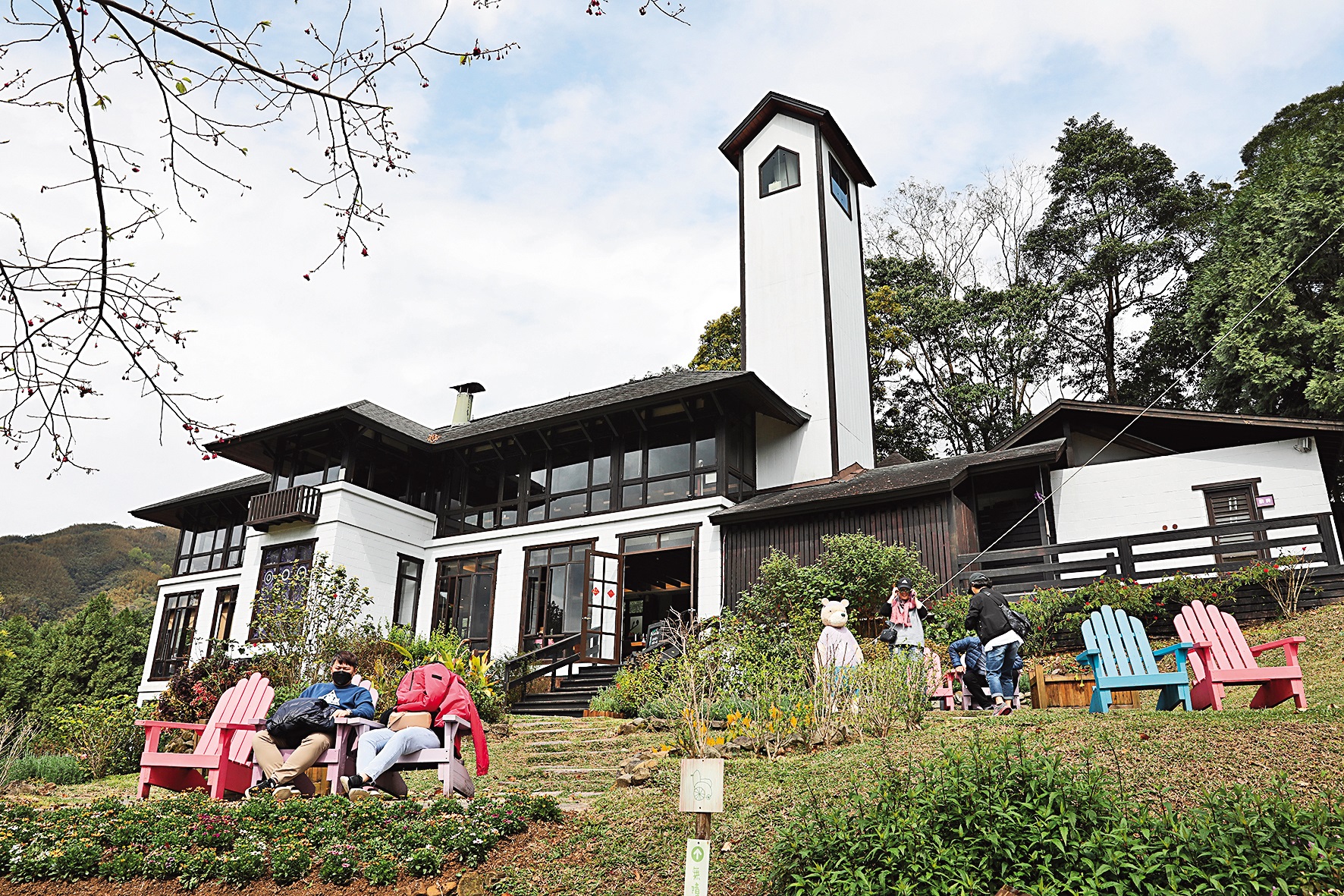 餐廳前的「梯分泥花園」，是享受溫暖春陽的位置。