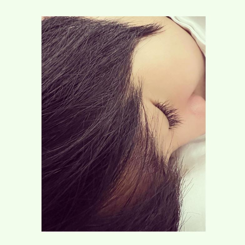 陳若儀曬出Kimi睡覺時的照片。（翻攝陳若儀IG）