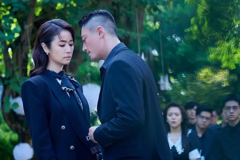 林心如拍戲很會帶動話題,甚至讓老公霍建華也來演出。(Netflix提供)