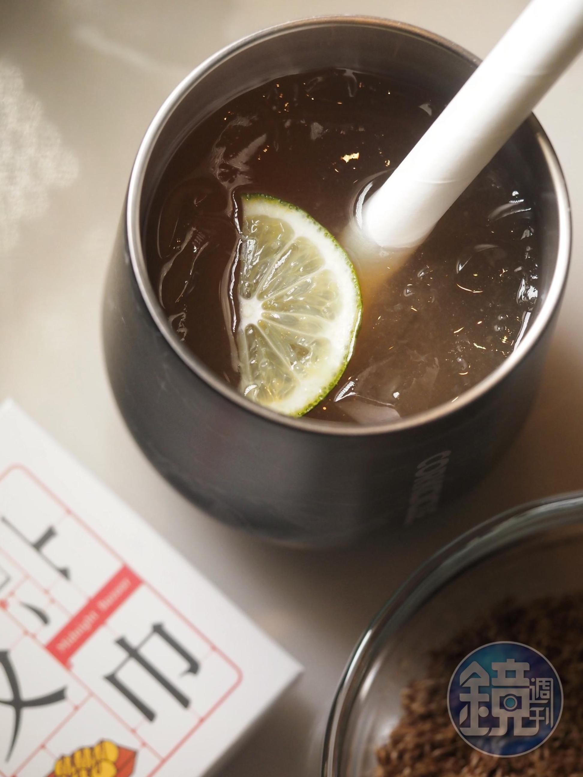 主食與甜點間的清口飲品是甜酸適口的「手搓愛玉」。