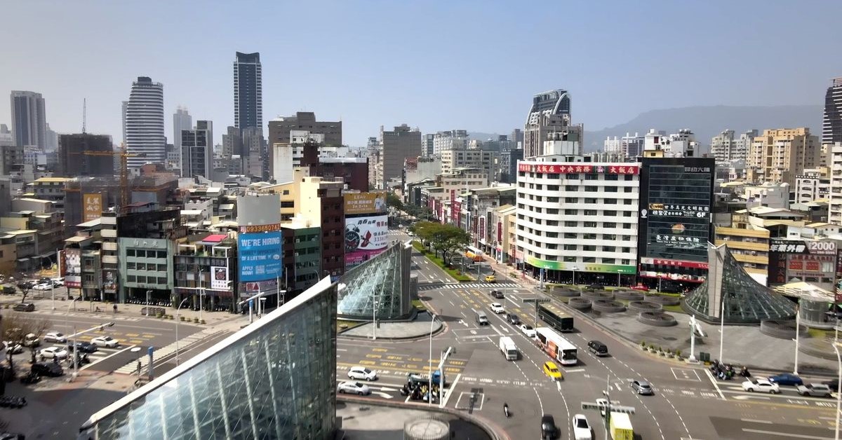 中正大道坐鎮高雄市中心金融商業二十年發展，核心地位無可取代。