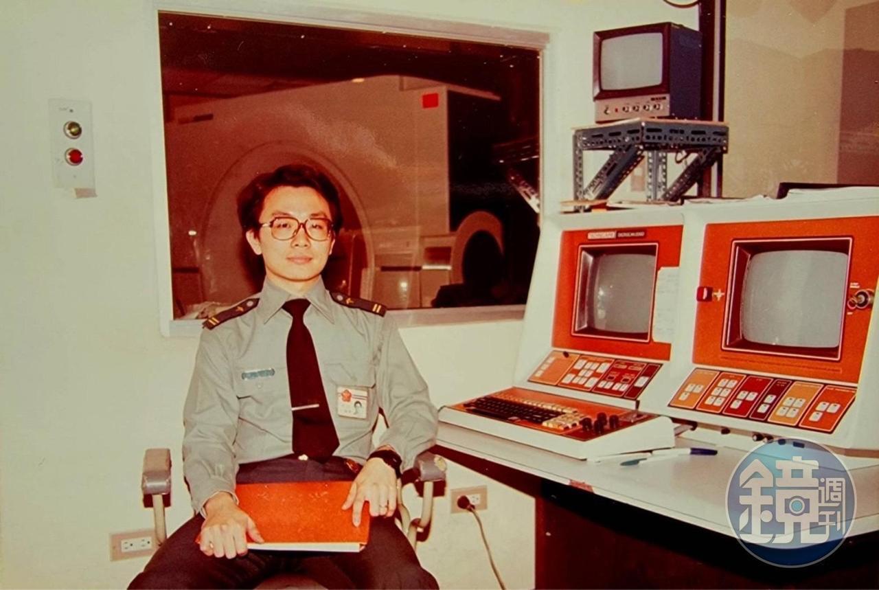 從商原本不在林國堂的人生規劃中,念醫技的他,服兵役期間在三軍總醫院放射線診療部擔任中尉醫官,退役後繼續在醫院工作一段時間才返家幫忙。(禾寶提供)