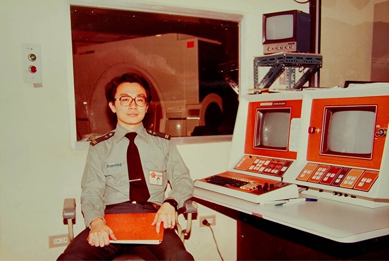 從商原本不在林國堂的人生規劃中,念醫技的他,服兵役期間在三軍總醫院放射線診療部擔任中尉醫官,退役後繼續在醫院工作一段時間才返家幫忙。(禾寶提供)