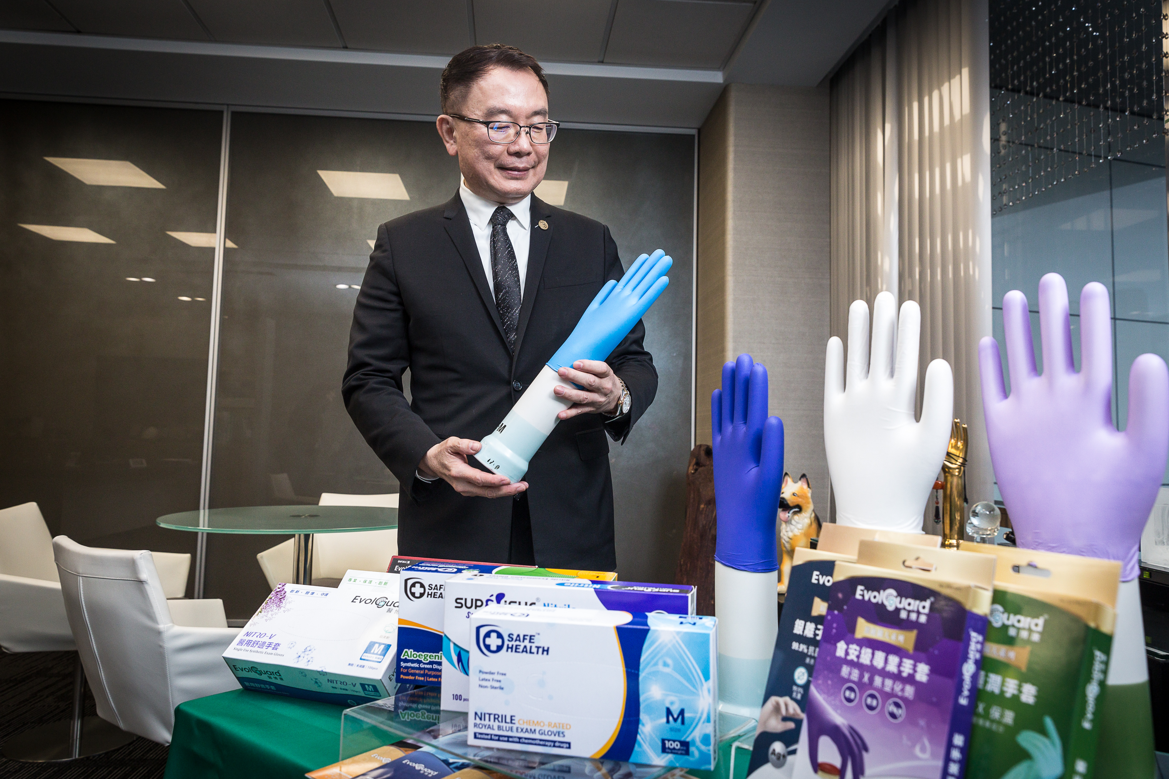 林國堂領軍的禾寶醫材集團是全球前5大PVC手套廠，每年生產逾170億支手套，去年營收突破150億元。