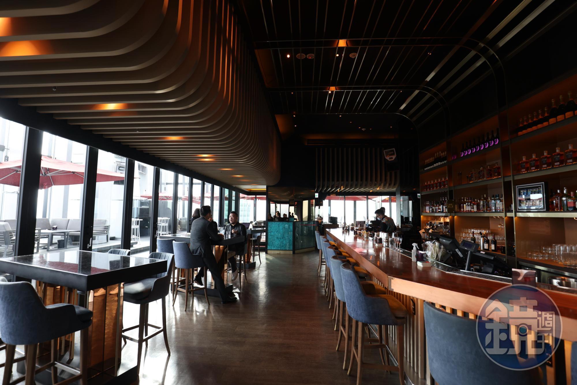 「CÉ LA VI TAIPEI Sky Bar」位於微風南山48樓，享有高空視野。