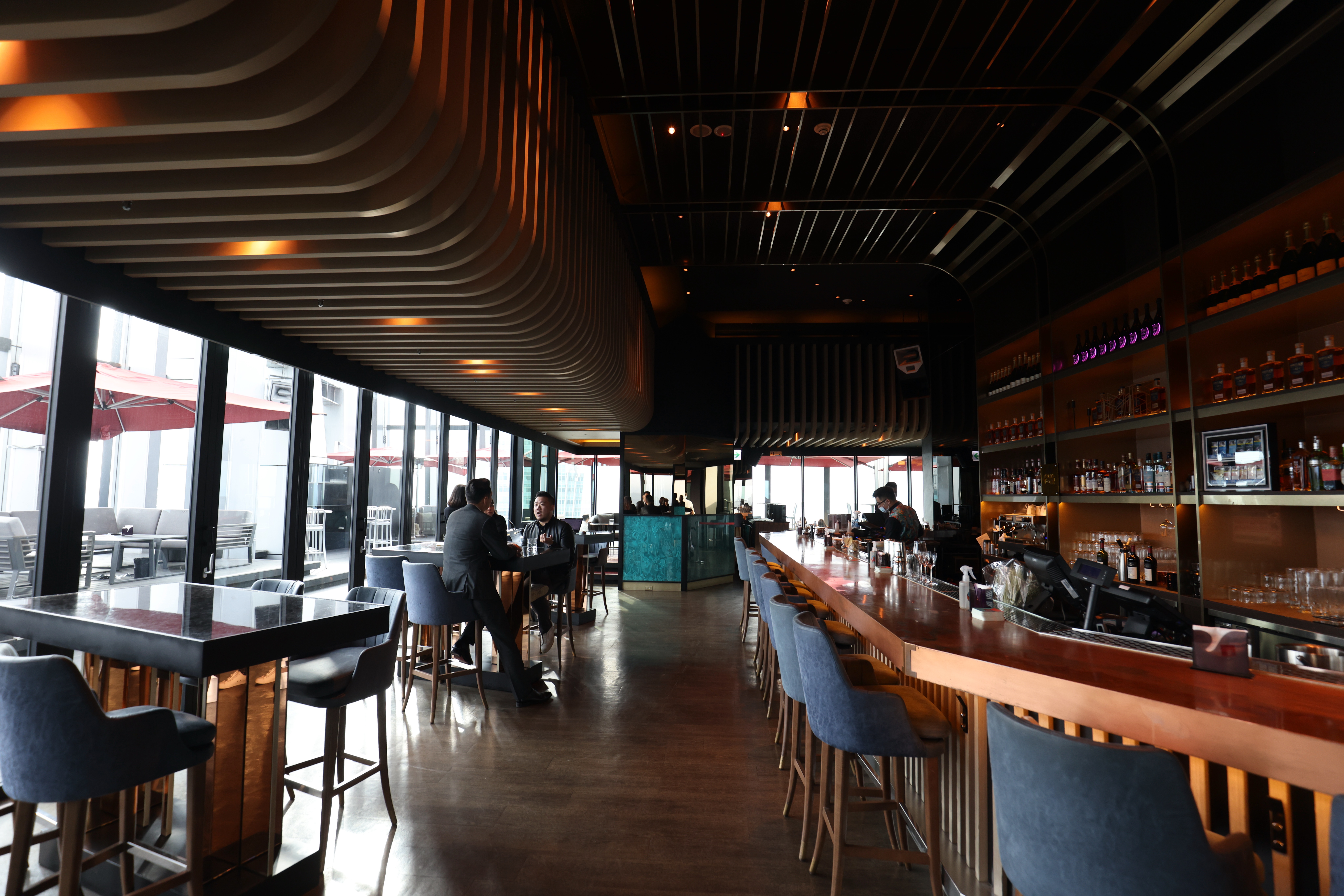「CÉ LA VI TAIPEI Sky Bar」位於微風南山48樓，享有高空視野。