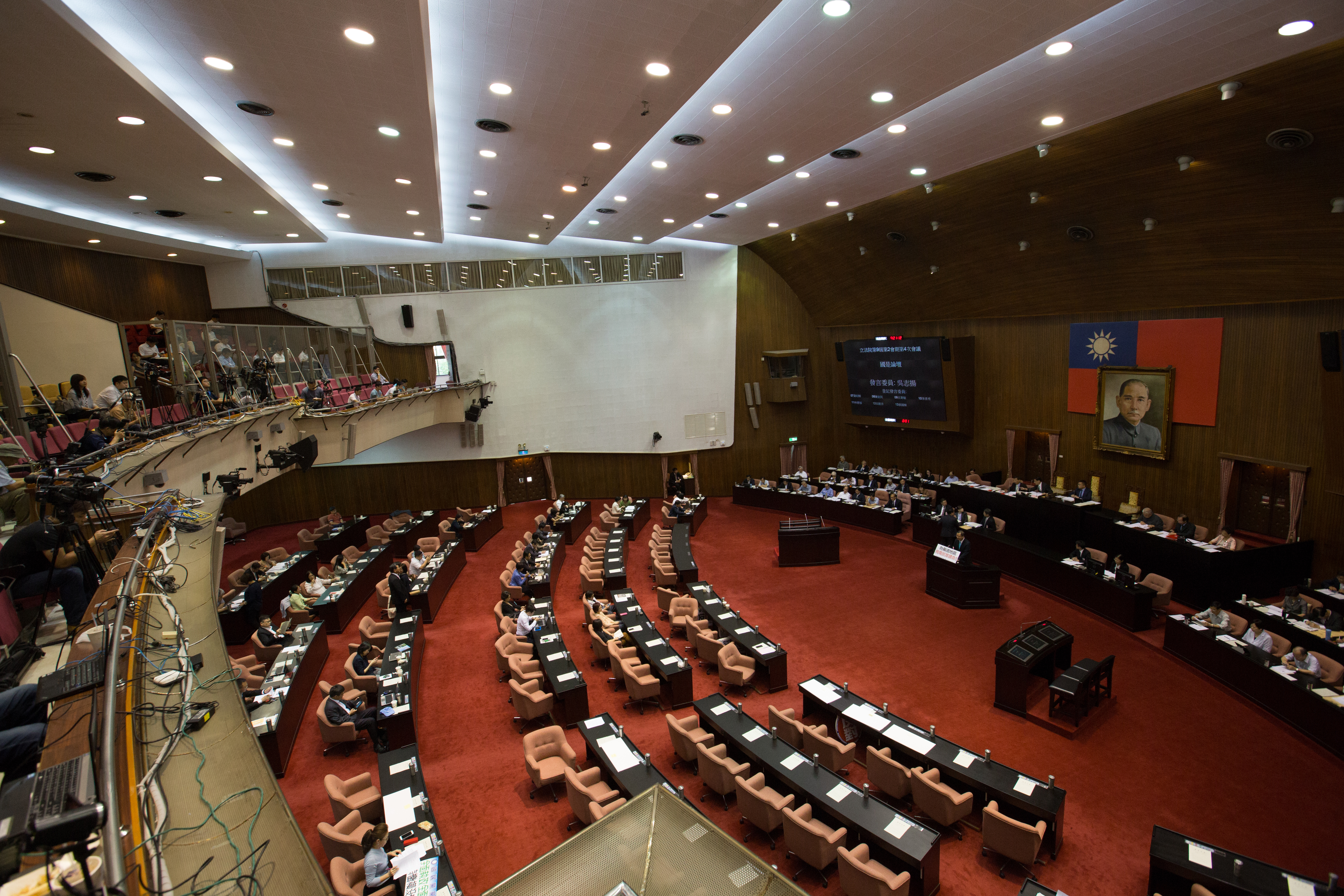 立法院今將討論18歲公民權修憲案，掌握關鍵席次的國民黨團終於表態。（示意圖，本刊資料照）