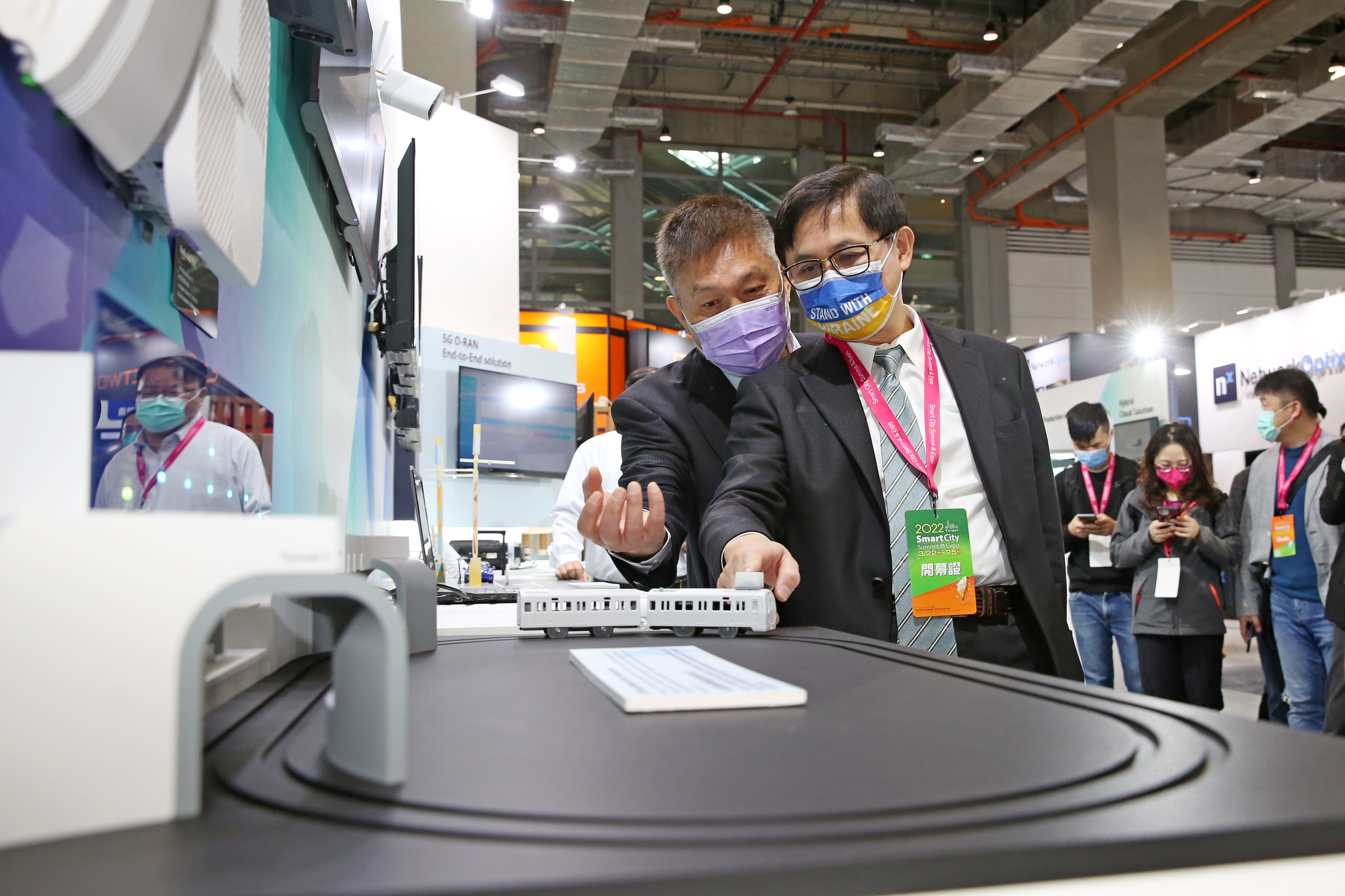 和碩趁著智慧城市展與醫療展的機會大秀肌肉，董事長童子賢親自到場站台。