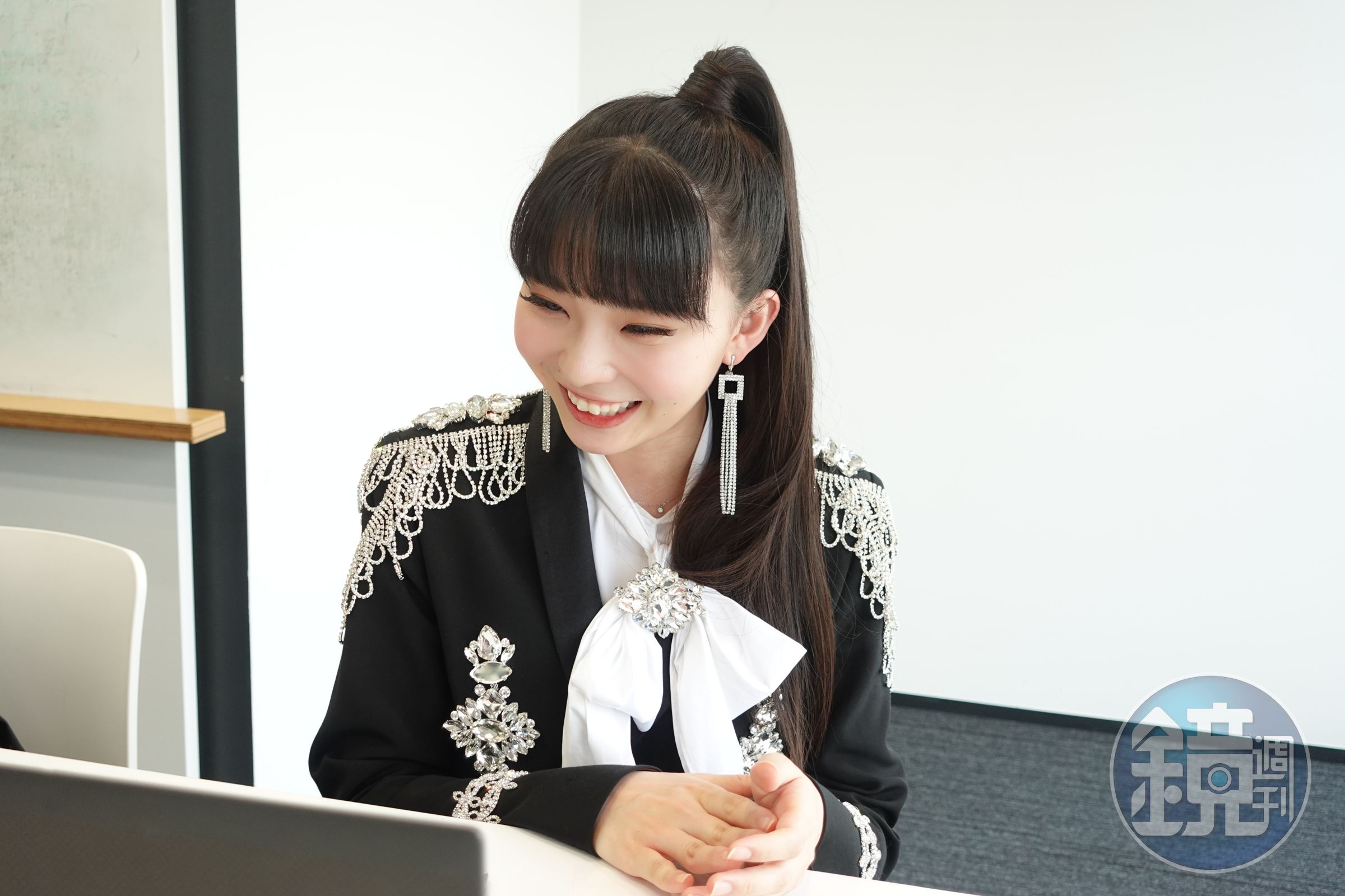 川口百合凪在韓國選秀結束後回到日本籌備出道，日前接受本刊視訊專訪。（環球音樂提供）